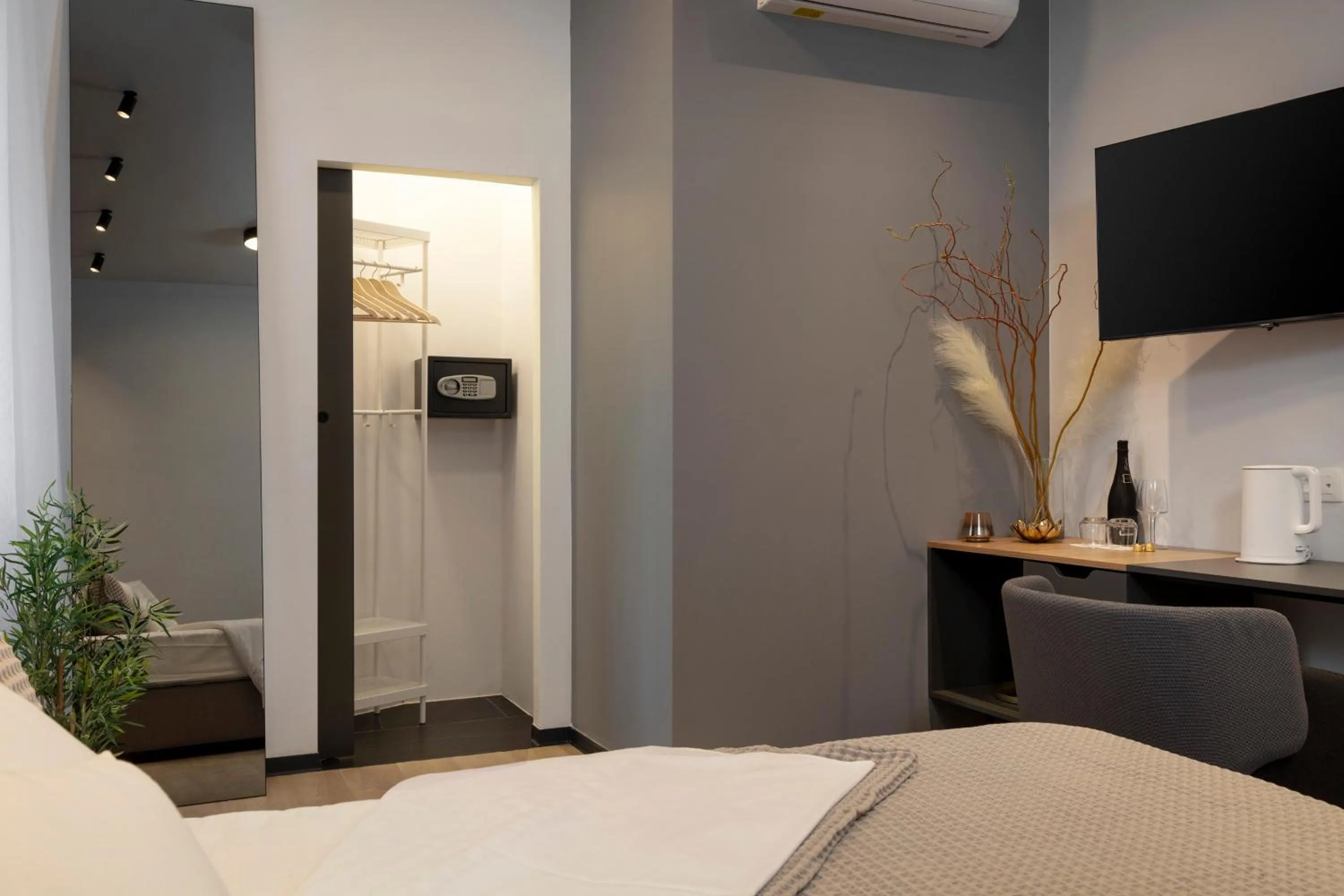 Bedroom, Bed in Aborda Rooms