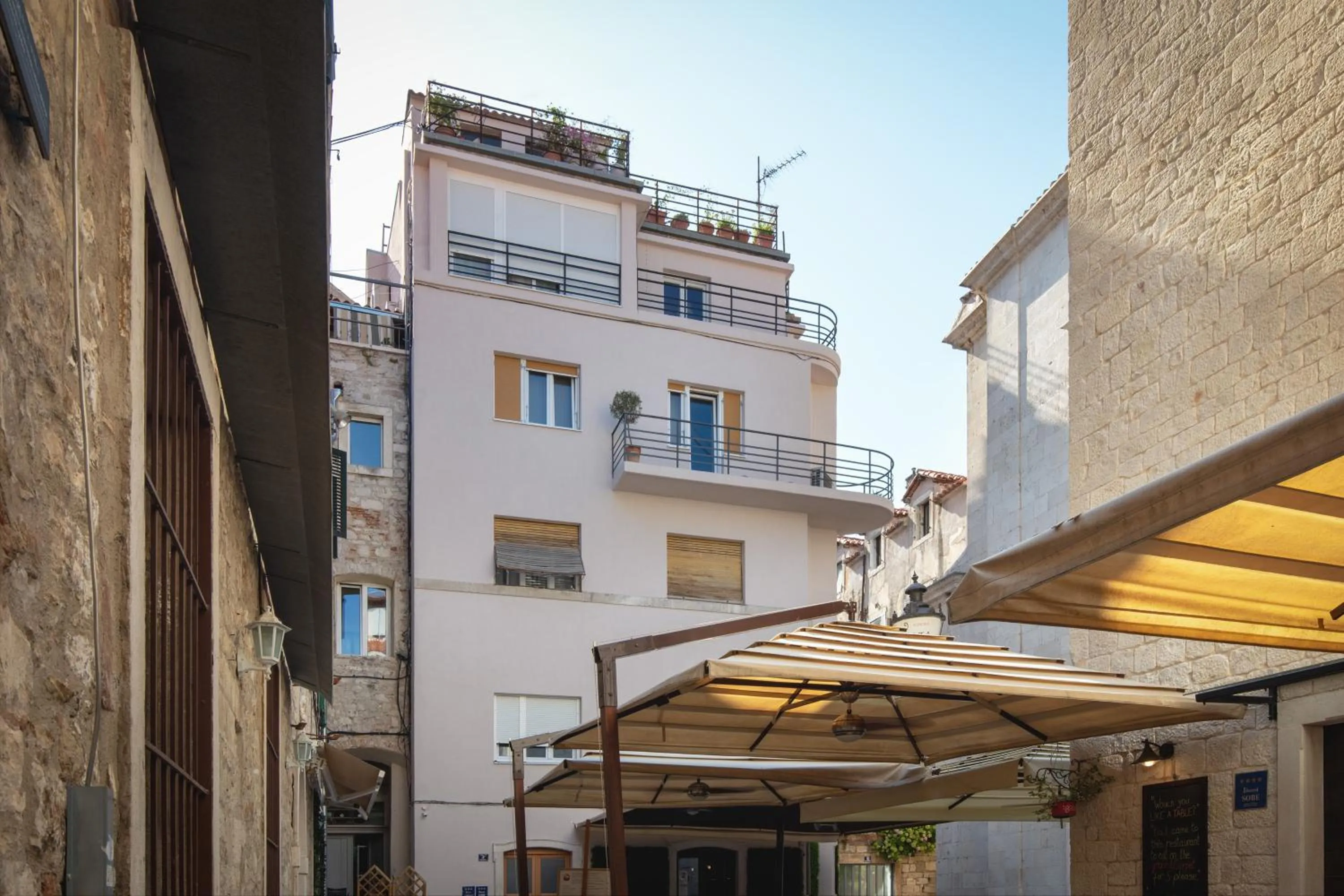 Property building in Aborda Rooms