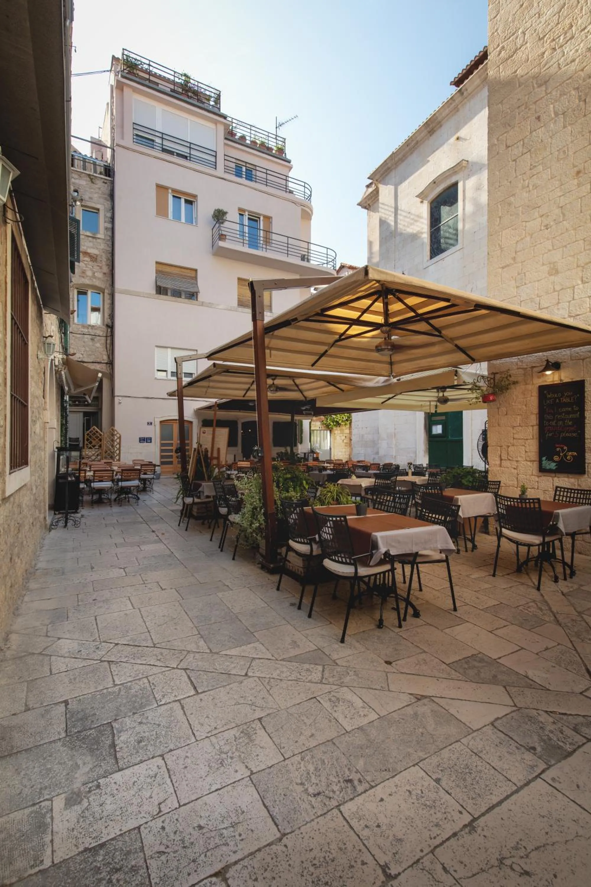 Property building in Aborda Rooms