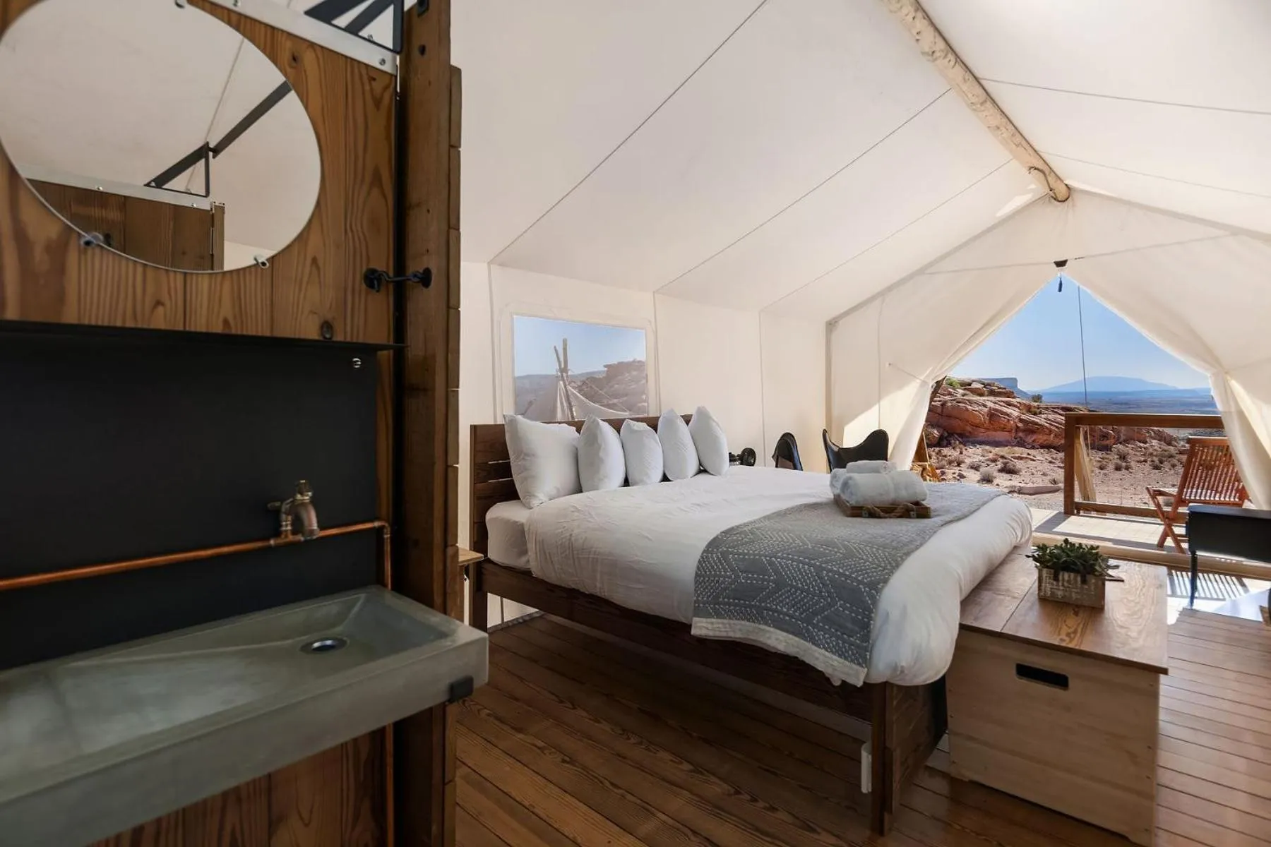 Photo of the whole room, Bed in Under Canvas Lake Powell-Grand Staircase