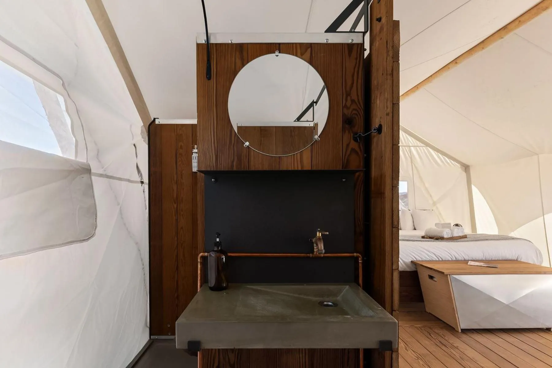 Bathroom, Bed in Under Canvas Lake Powell-Grand Staircase