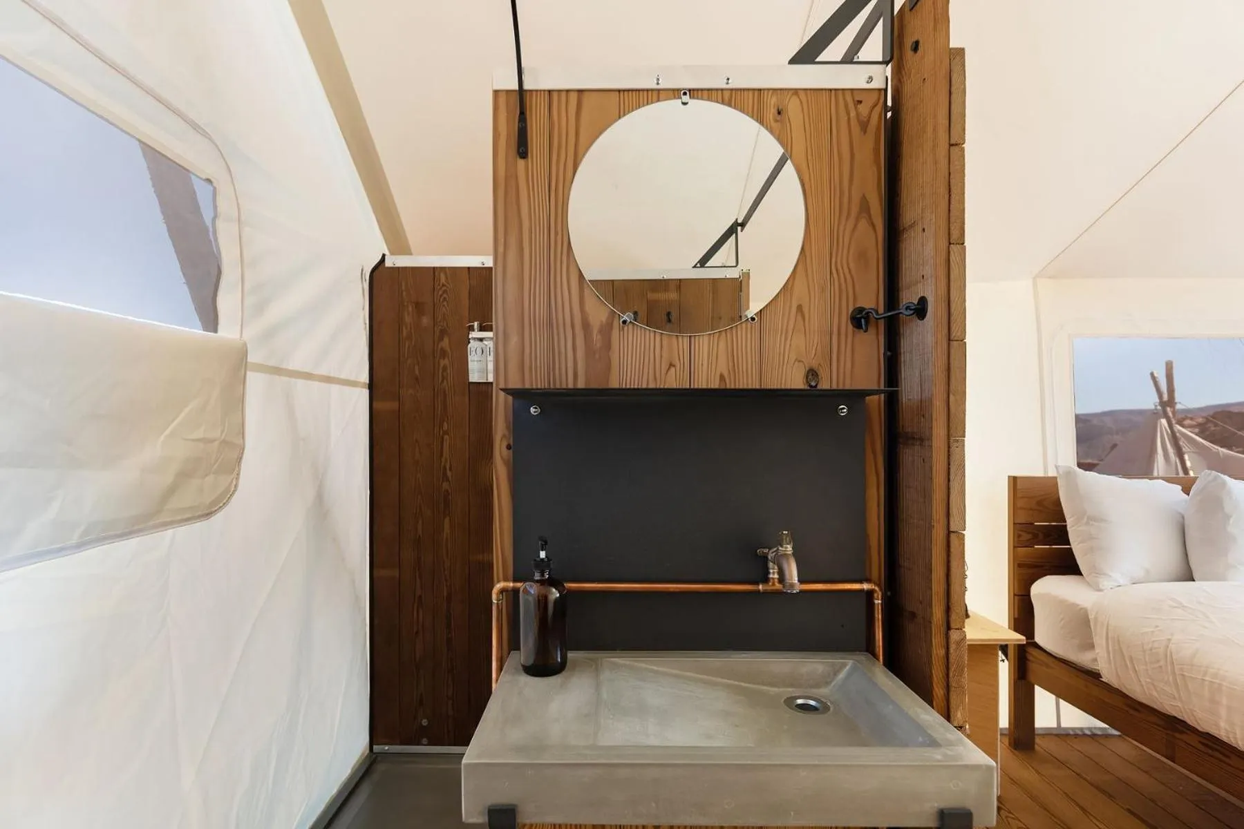 Bathroom, Bed in Under Canvas Lake Powell-Grand Staircase