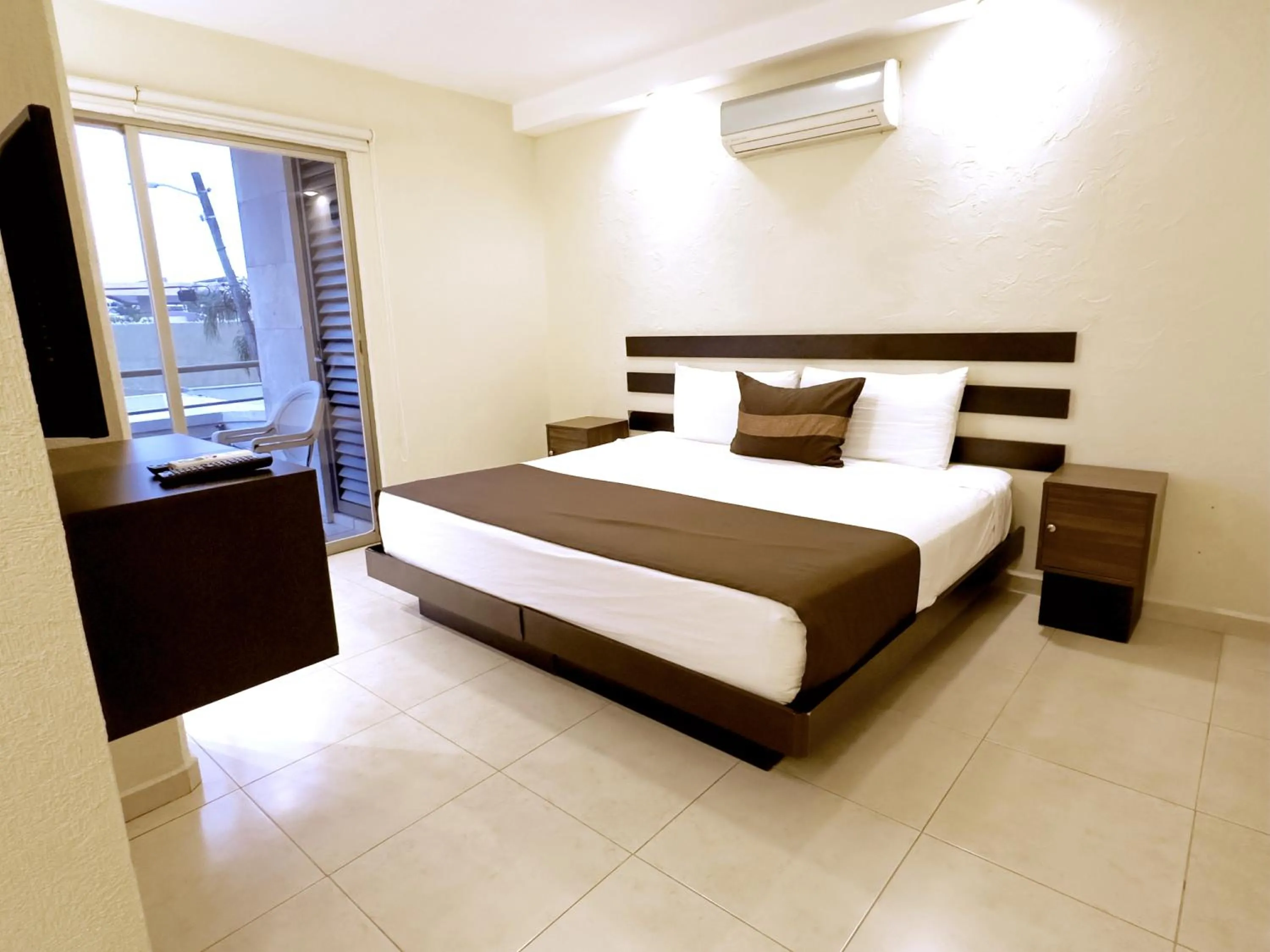 Bedroom, Bed in Topacio7 Residencial