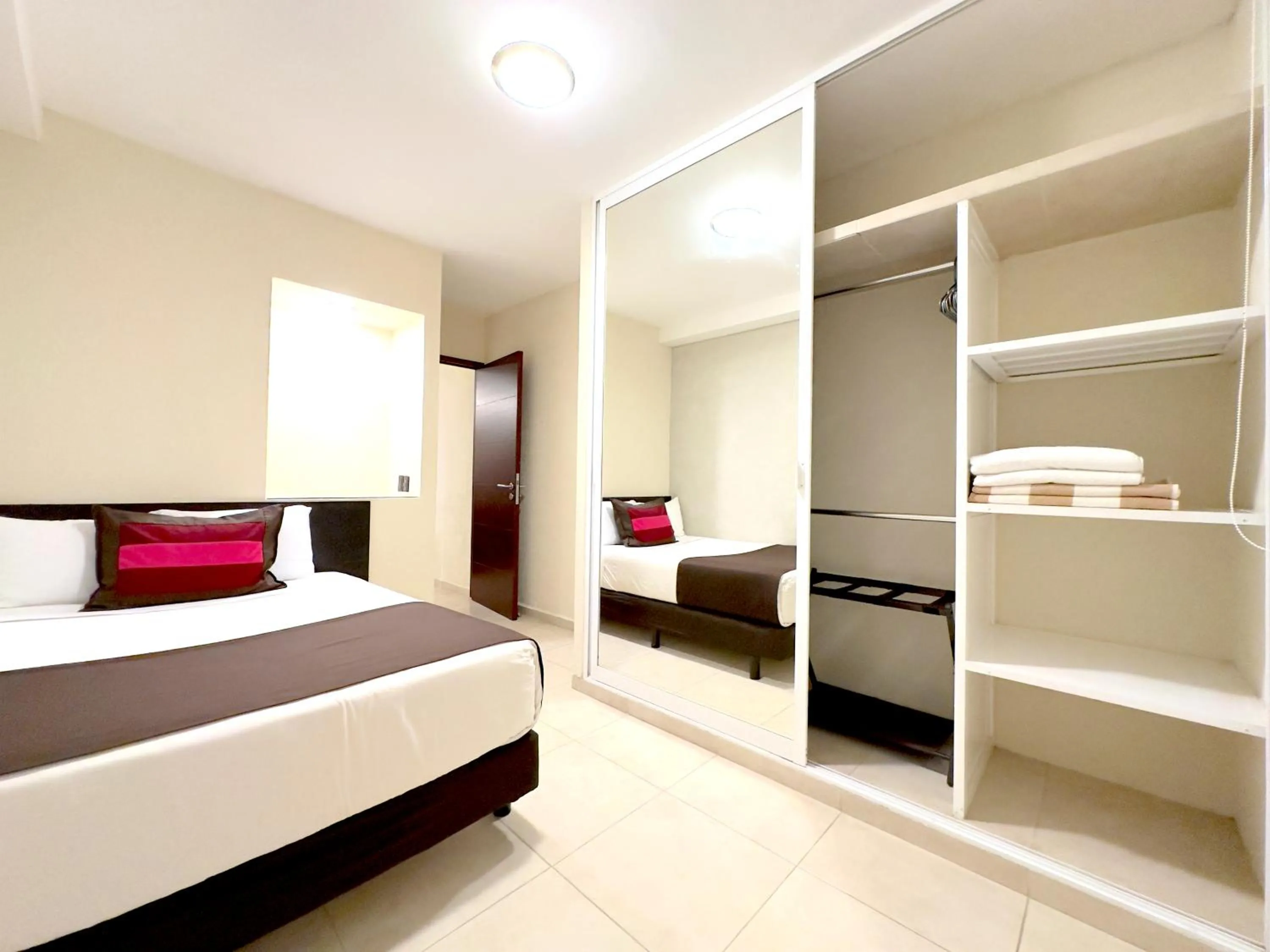 Bedroom, Bed in Topacio7 Residencial