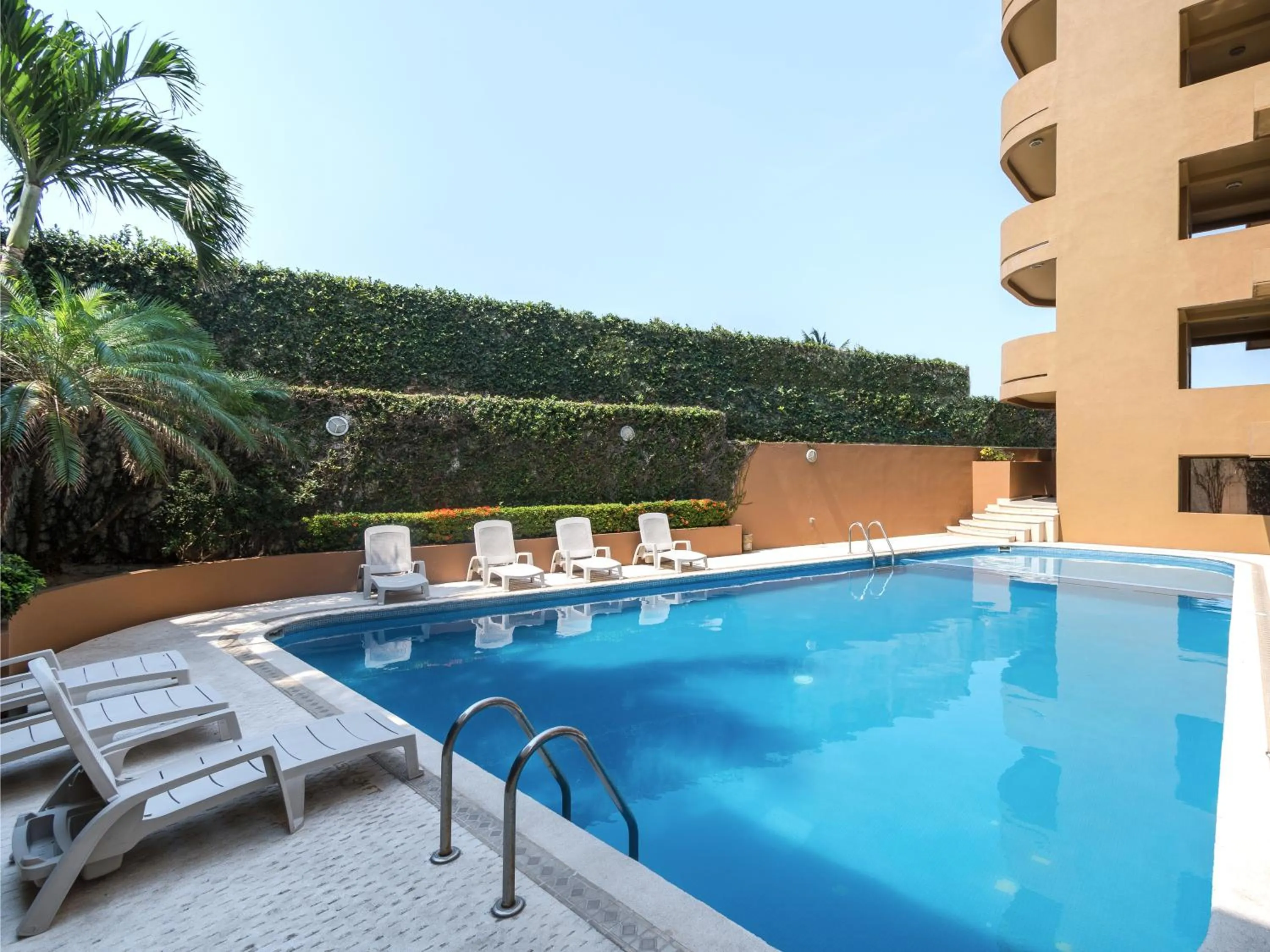 Swimming pool in Topacio7 Residencial