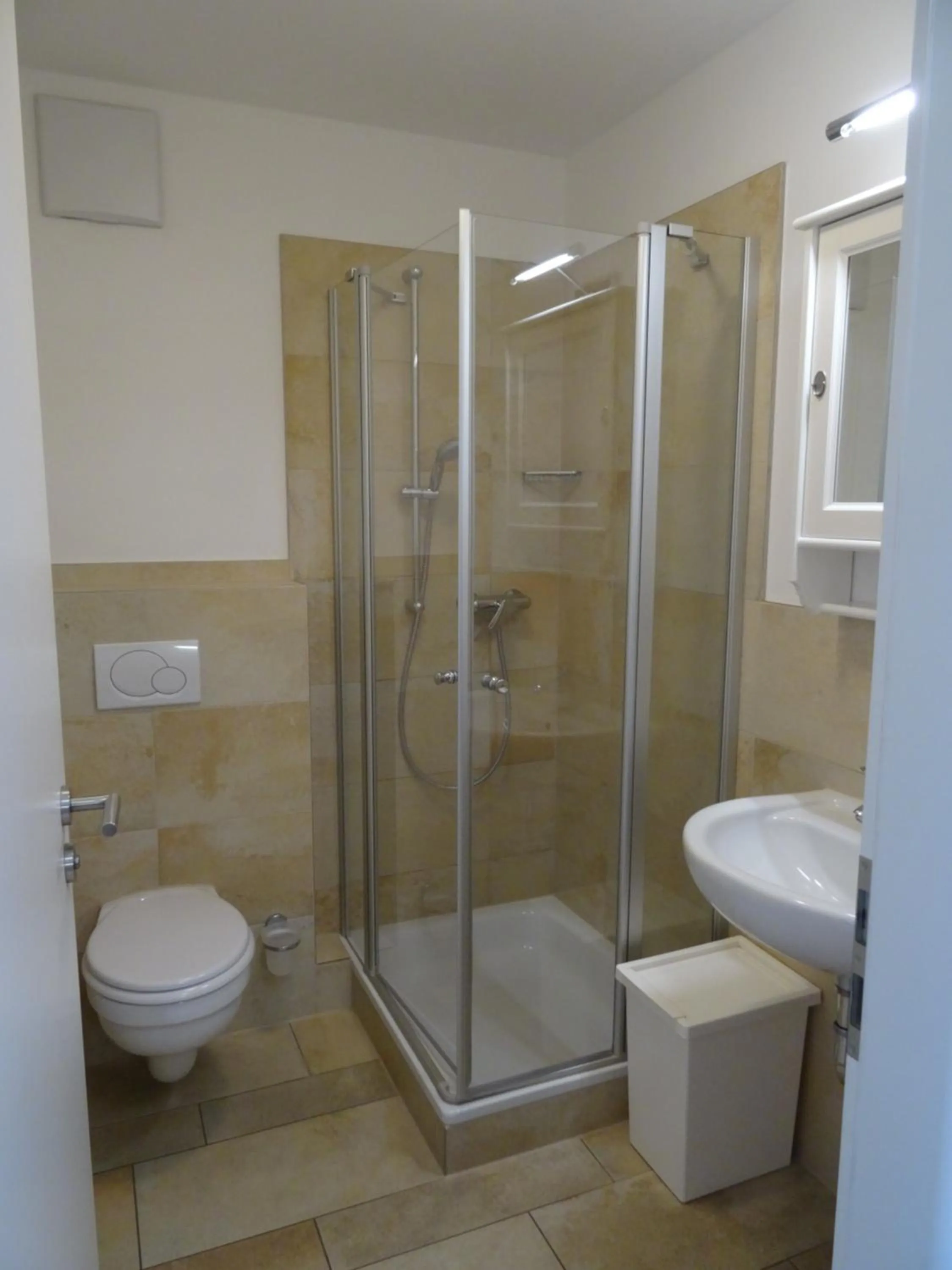 Shower in Airport Park Hotel MUC