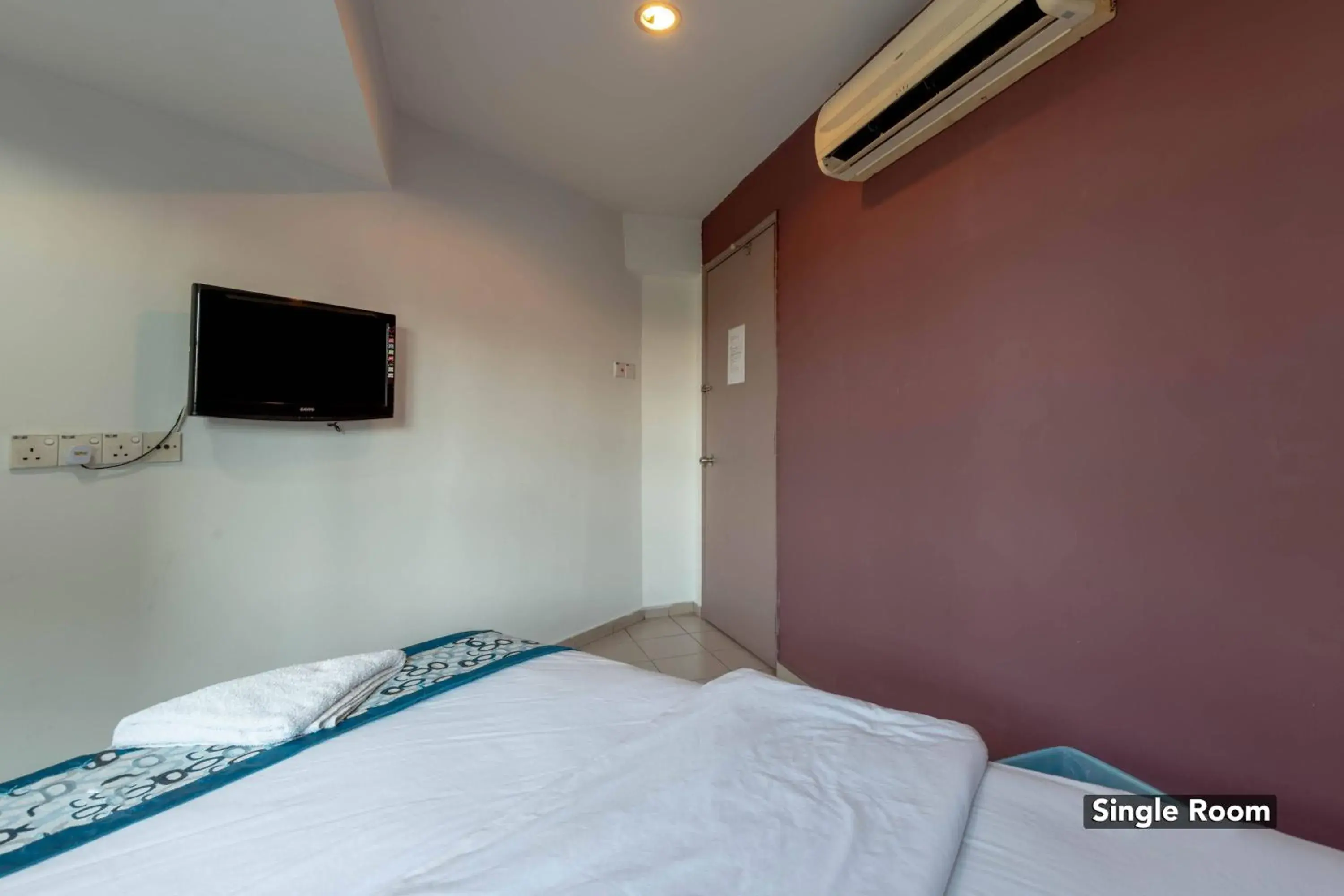 Bedroom, Bed in OYO 89874 Gs Golden Star Hotel