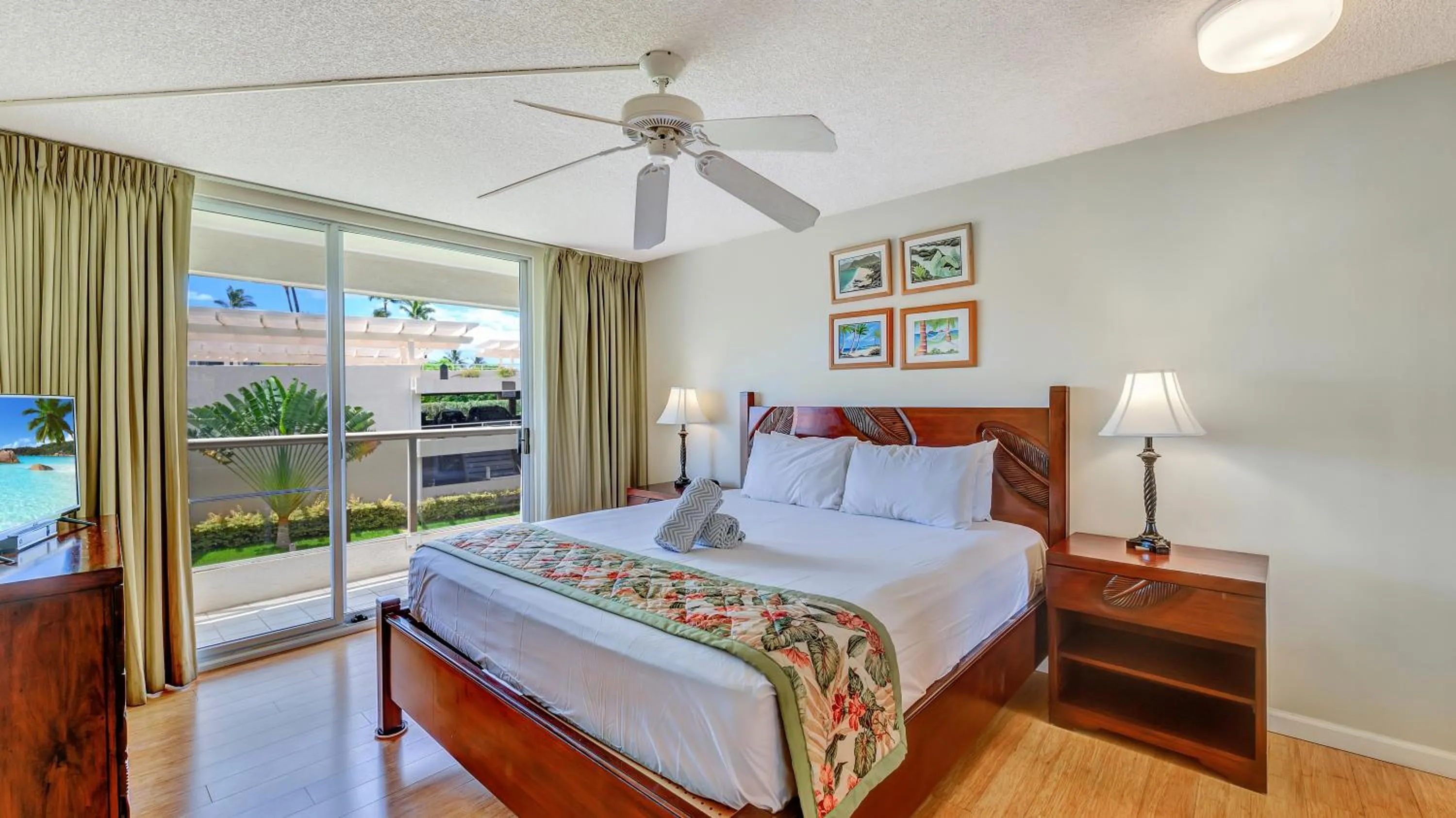 Property building, Bed in Castle At Maui Banyan