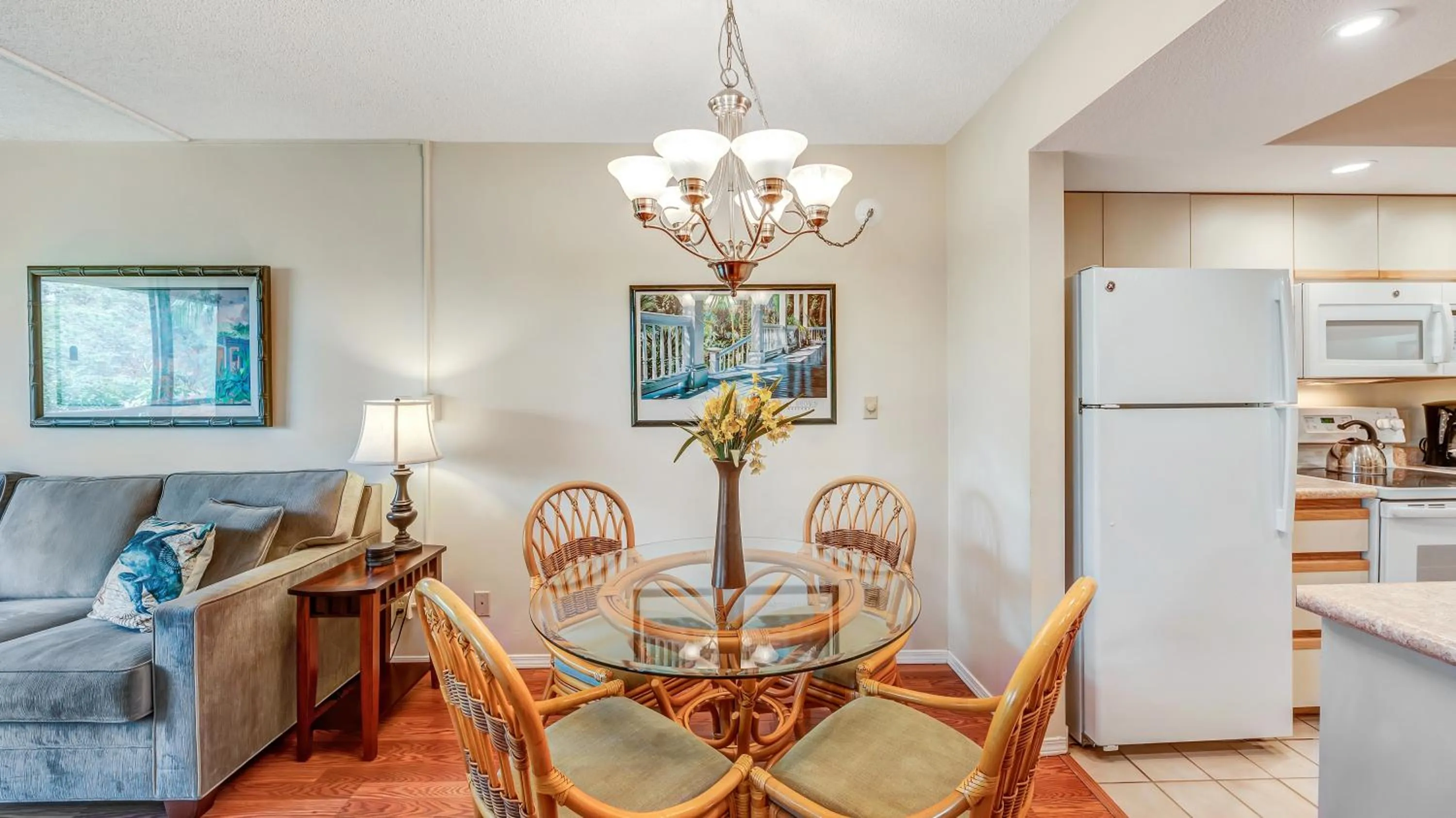 Dining area in Castle At Maui Banyan