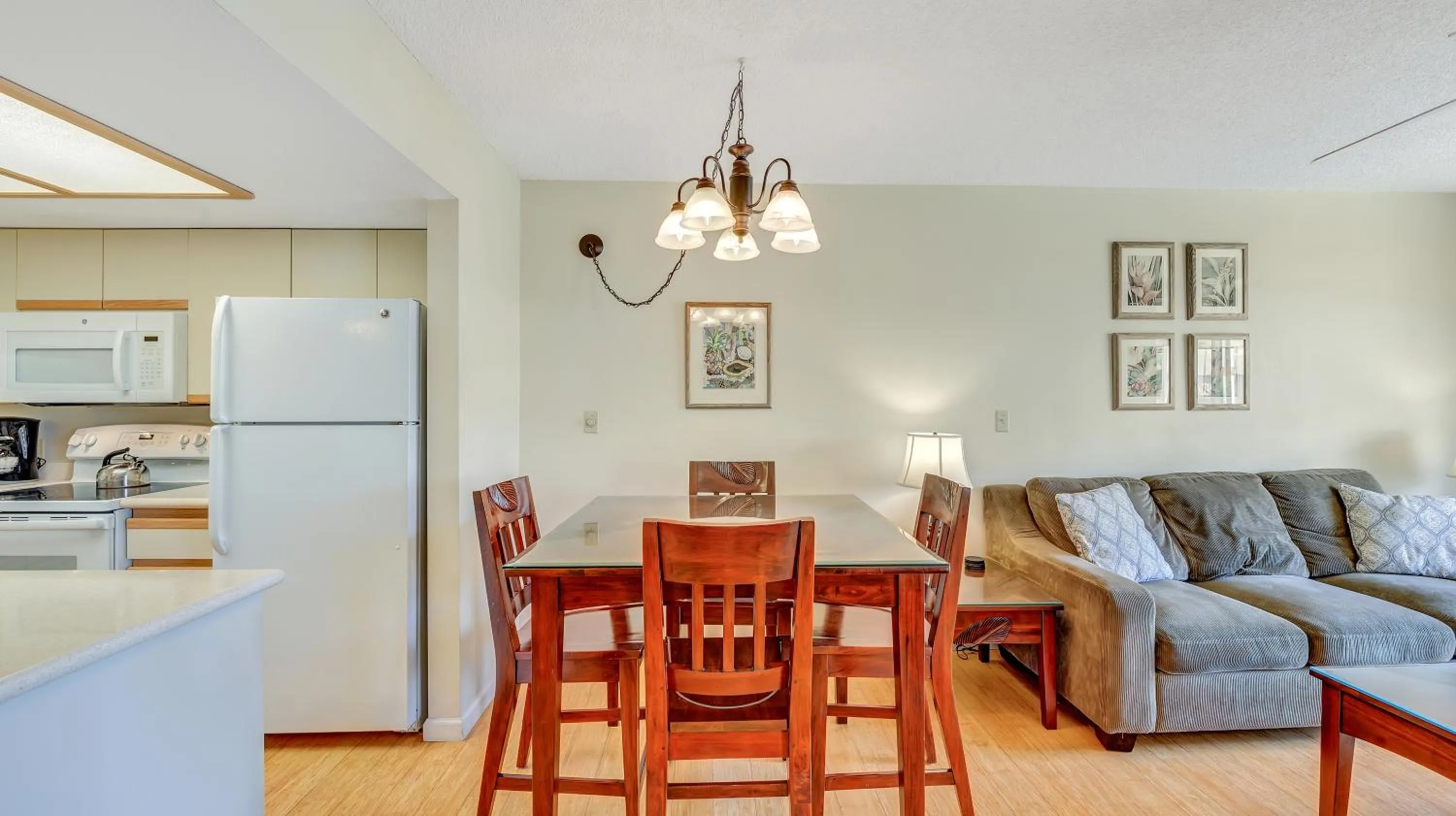 Property building in Castle At Maui Banyan