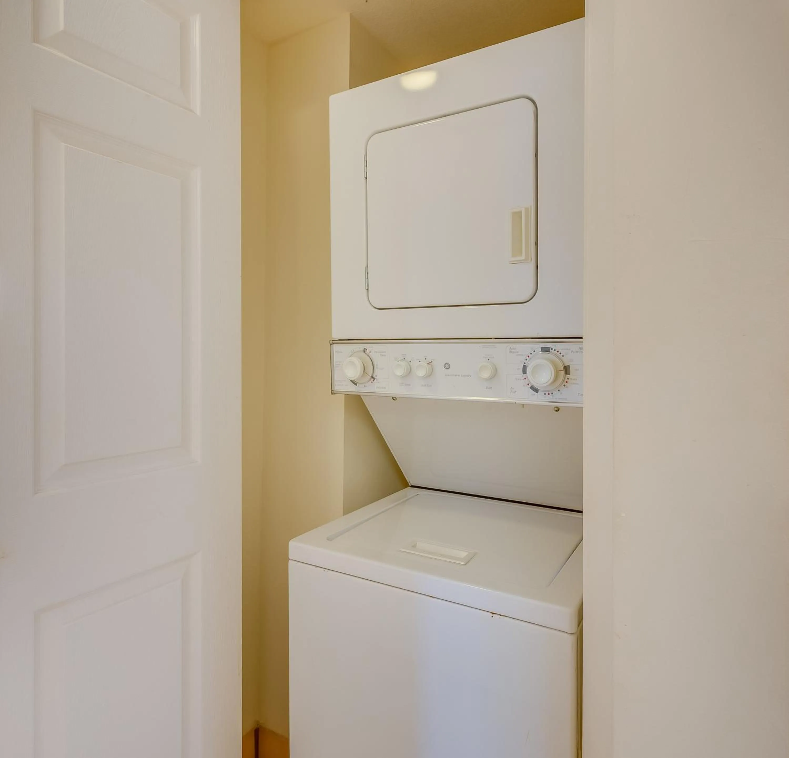 Property building in Castle At Maui Banyan