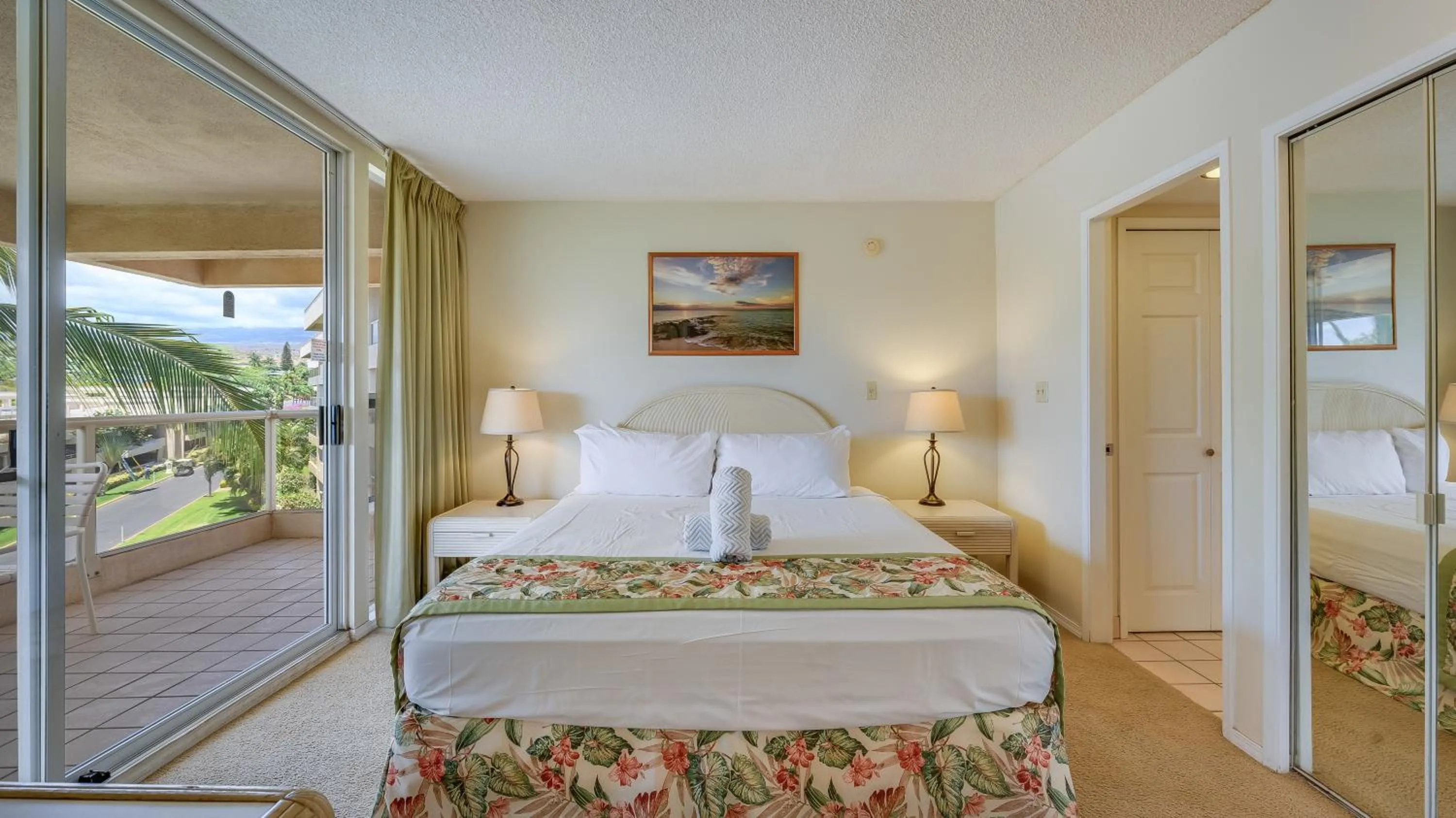 Property building, Bed in Castle At Maui Banyan