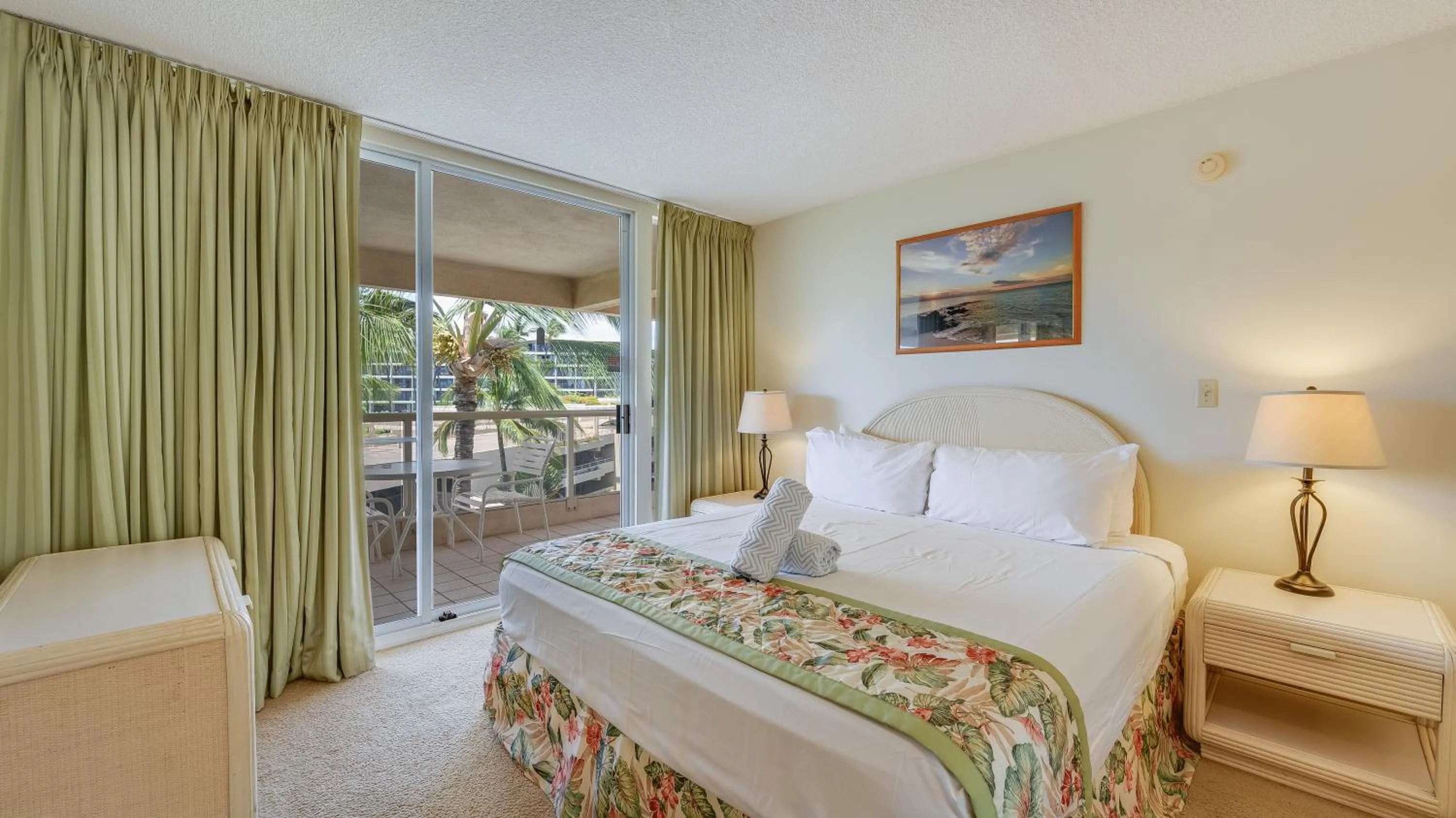Property building, Bed in Castle At Maui Banyan