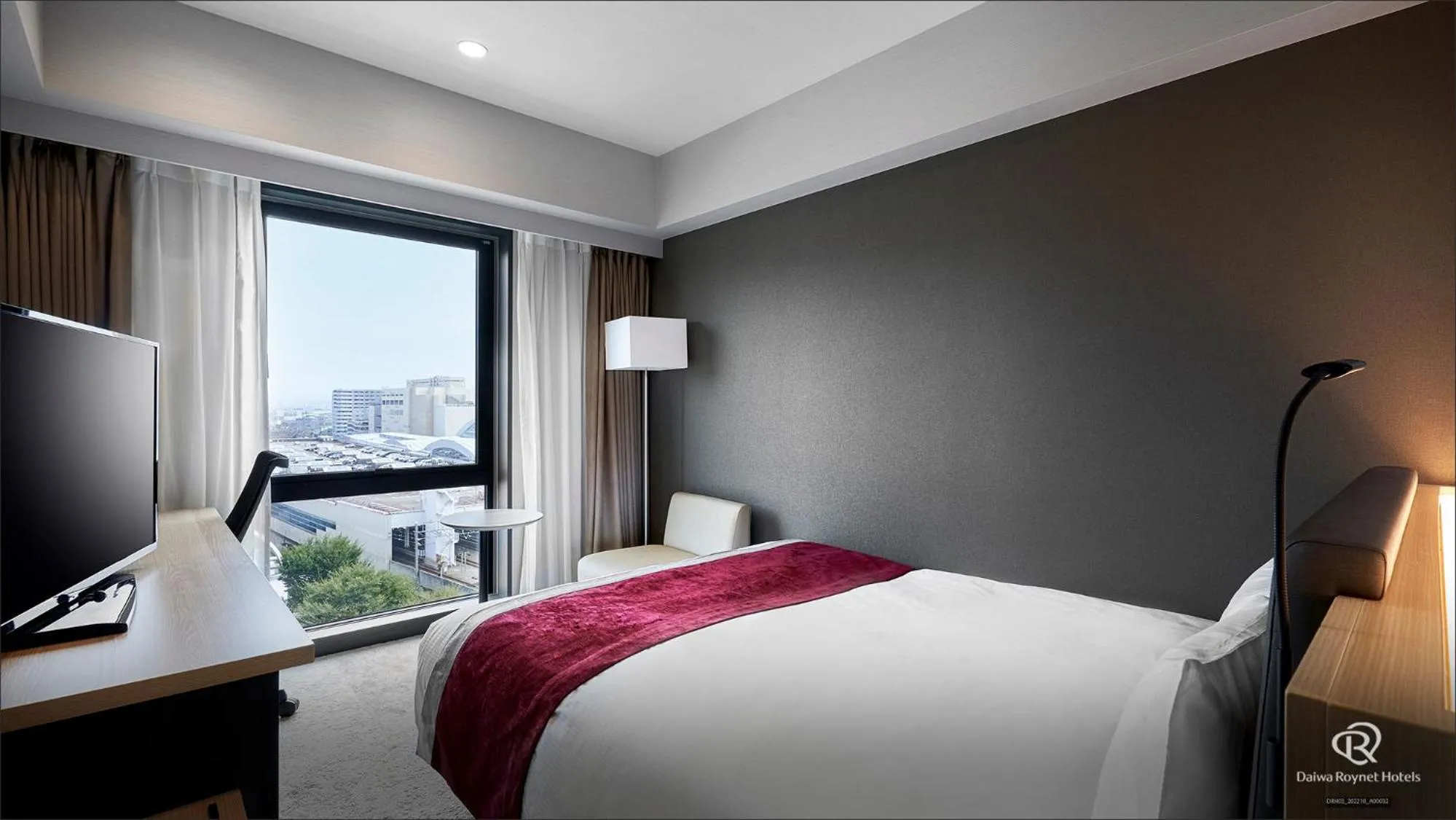 Photo of the whole room, Bed in Daiwa Roynet Hotel Kanazawa Eki Nishiguchi