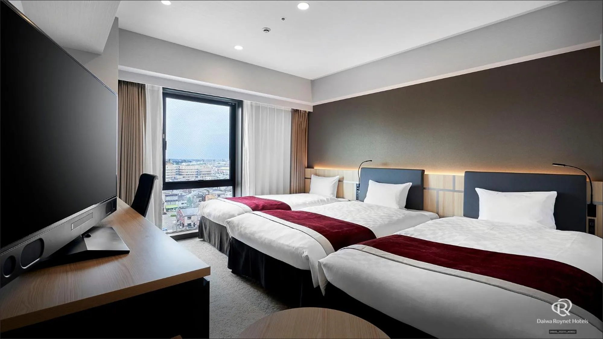 Photo of the whole room, Bed in Daiwa Roynet Hotel Kanazawa Eki Nishiguchi