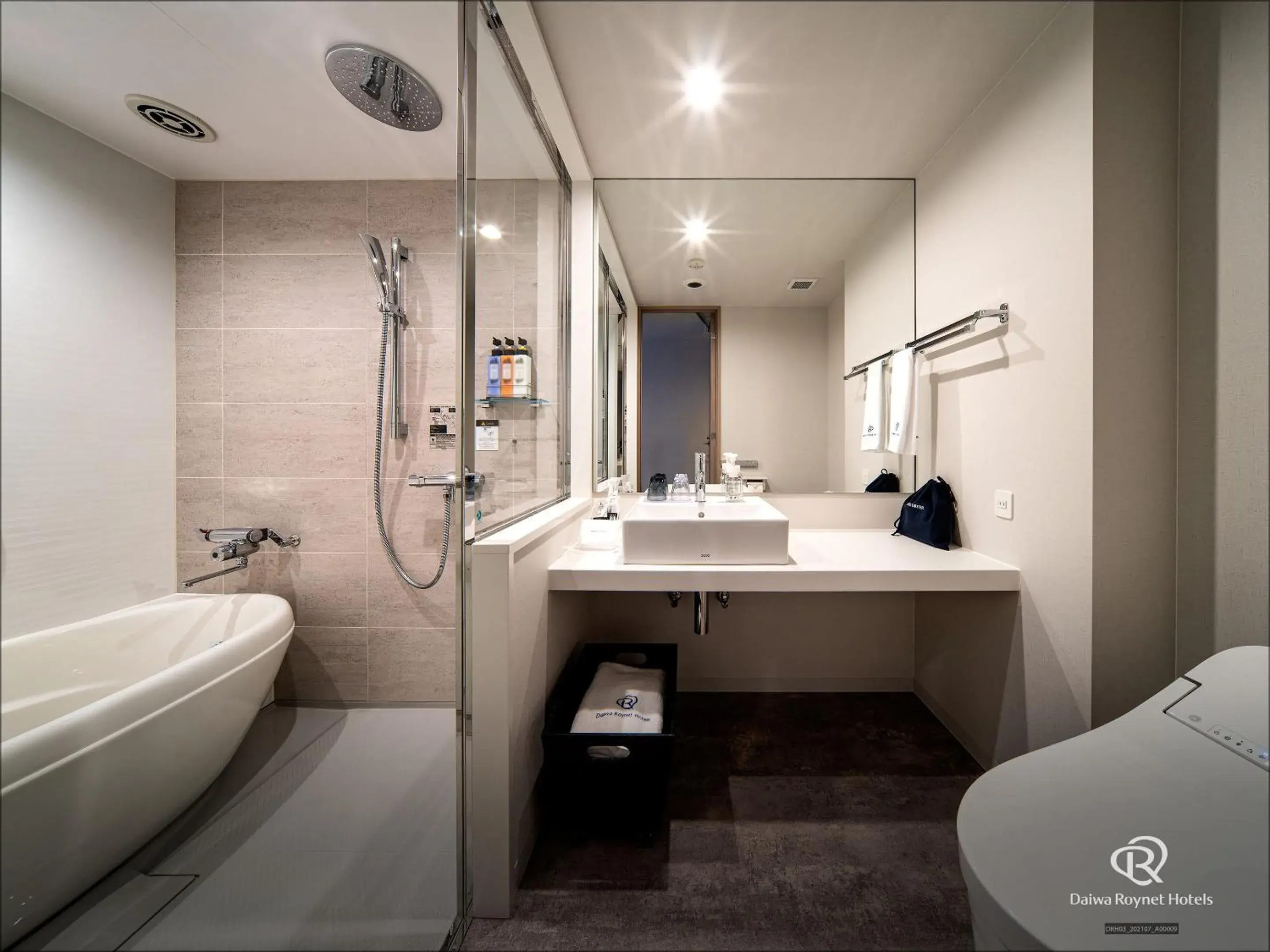 Superior Twin Room with Extra Bed - Smoking in Daiwa Roynet Hotel Kanazawa Eki Nishiguchi Superior Twin Room with Extra Bed - Smoking in Daiwa Roynet Hotel Kanazawa Eki Nishiguchi