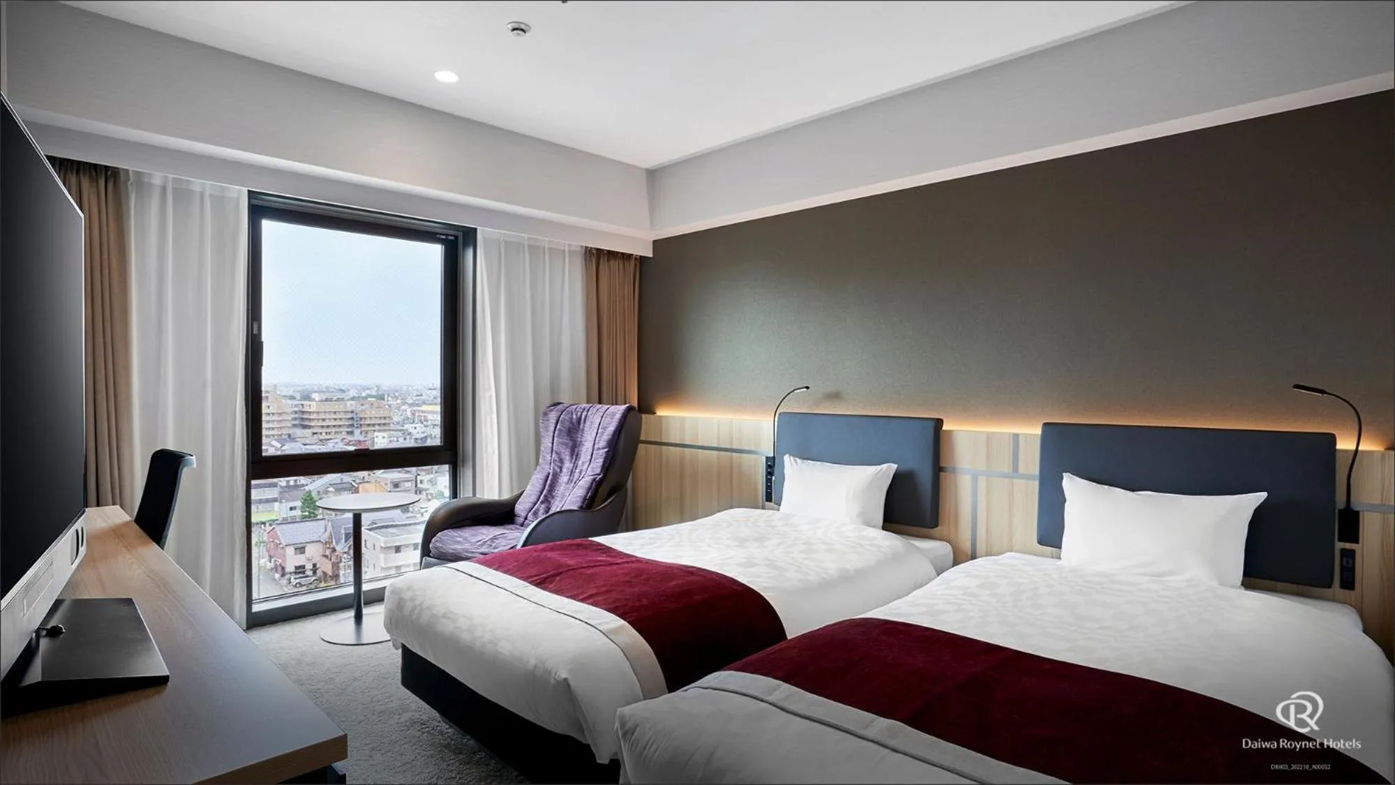 Photo of the whole room, Bed in Daiwa Roynet Hotel Kanazawa Eki Nishiguchi