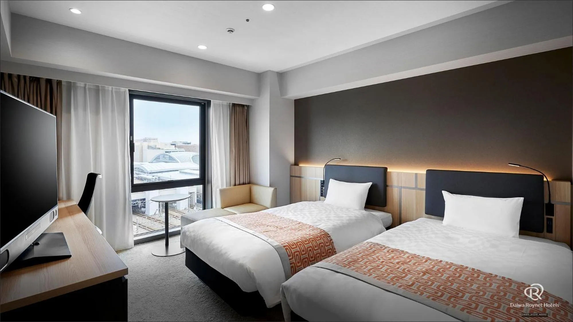 Photo of the whole room, Bed in Daiwa Roynet Hotel Kanazawa Eki Nishiguchi