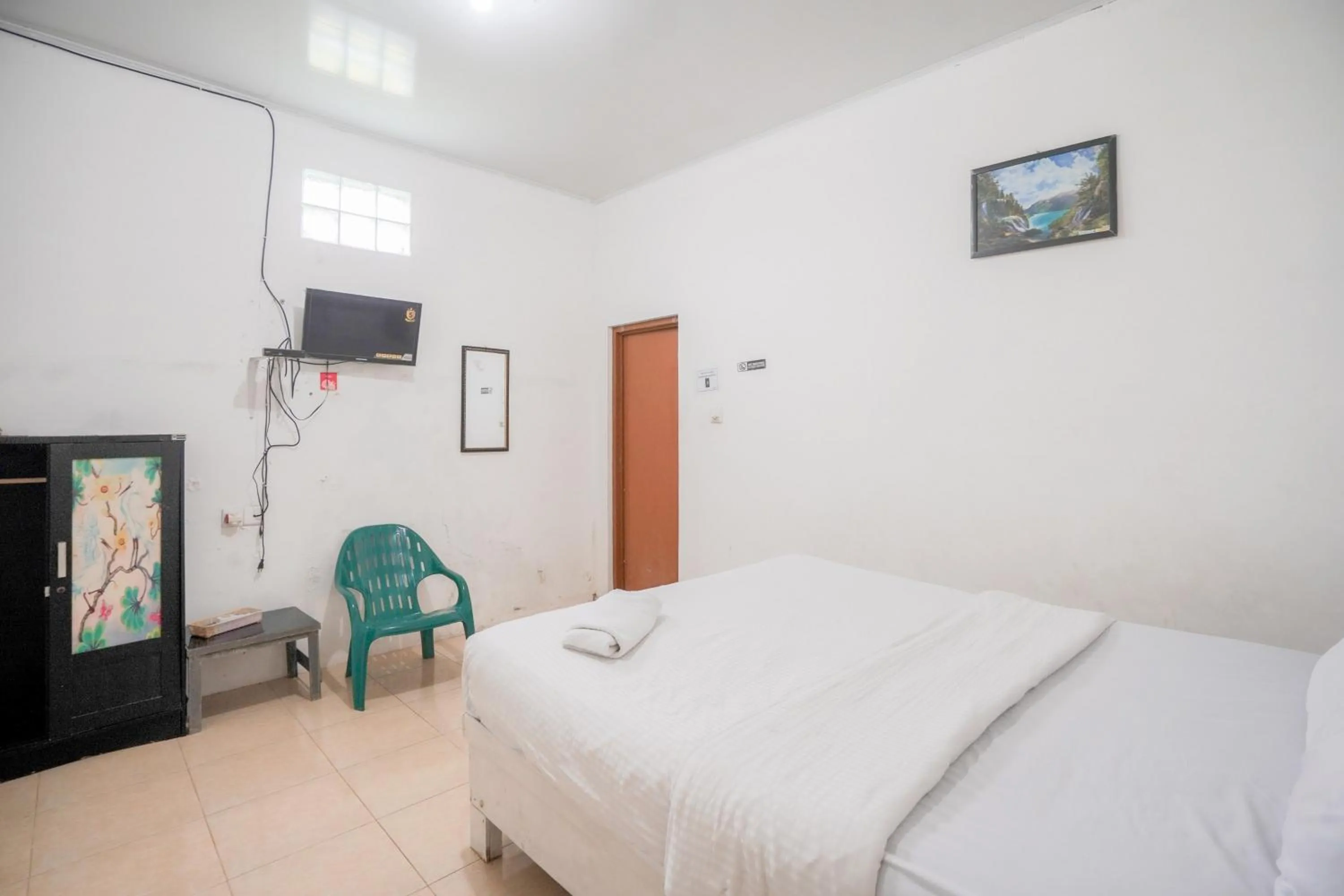 Bedroom, Bed in Urbanview Hotel Mine Residence Syariah