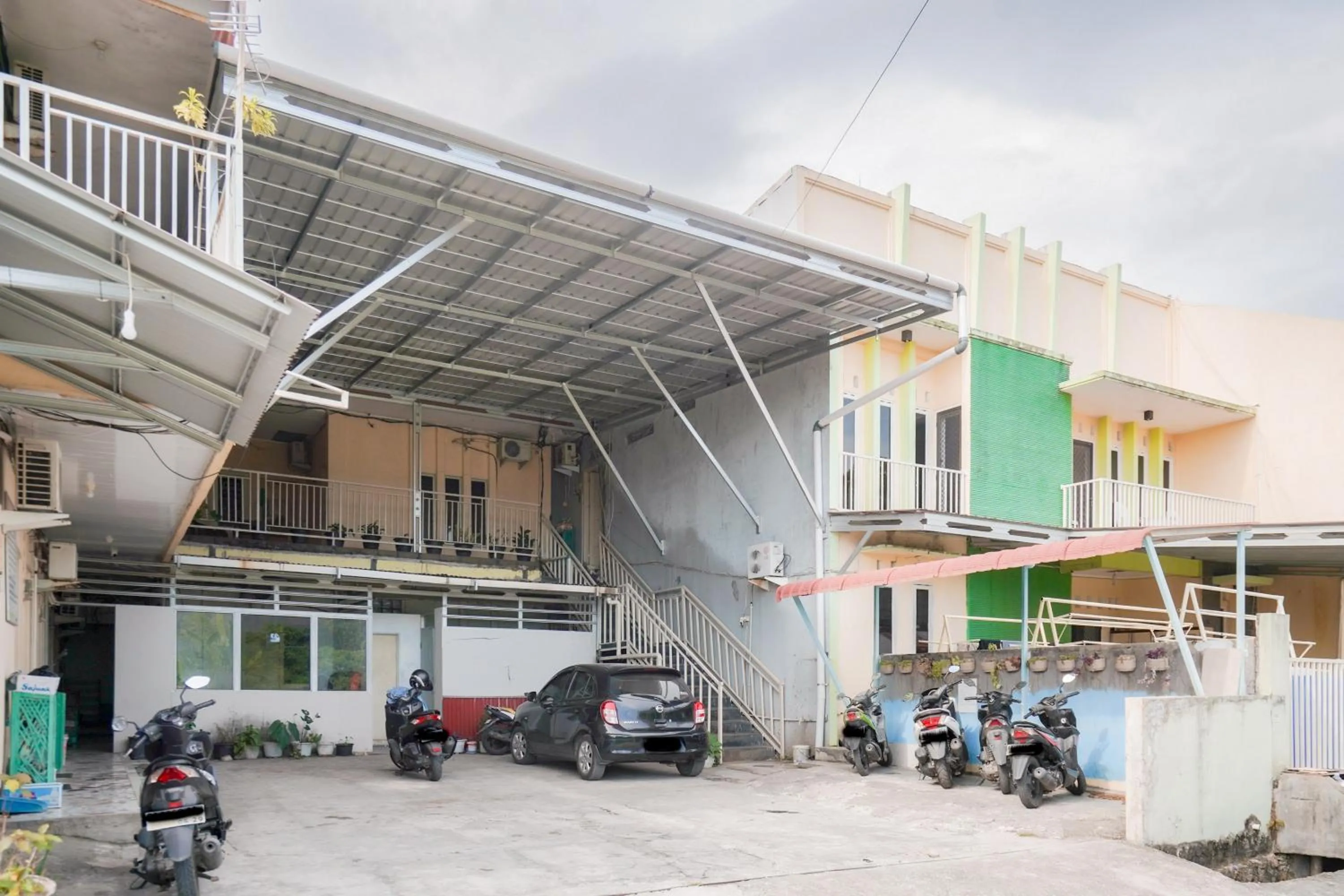 Parking in Urbanview Hotel Mine Residence Syariah