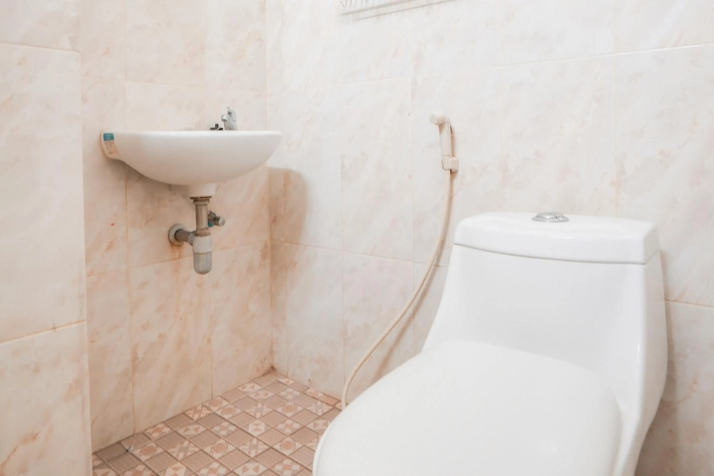 Bathroom in Urbanview Hotel Mine Residence Syariah