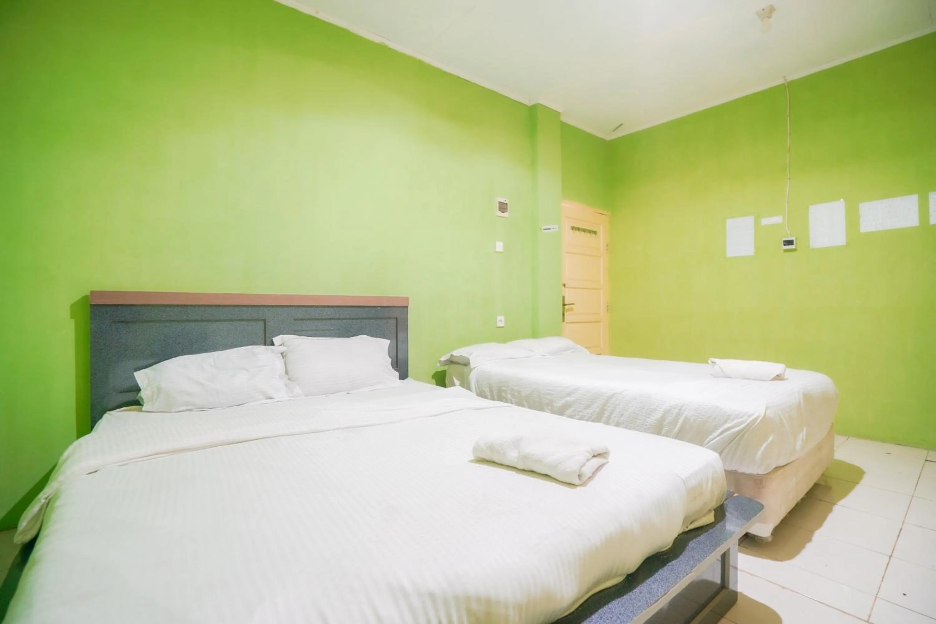 Bedroom, Bed in Urbanview Hotel Mine Residence Syariah