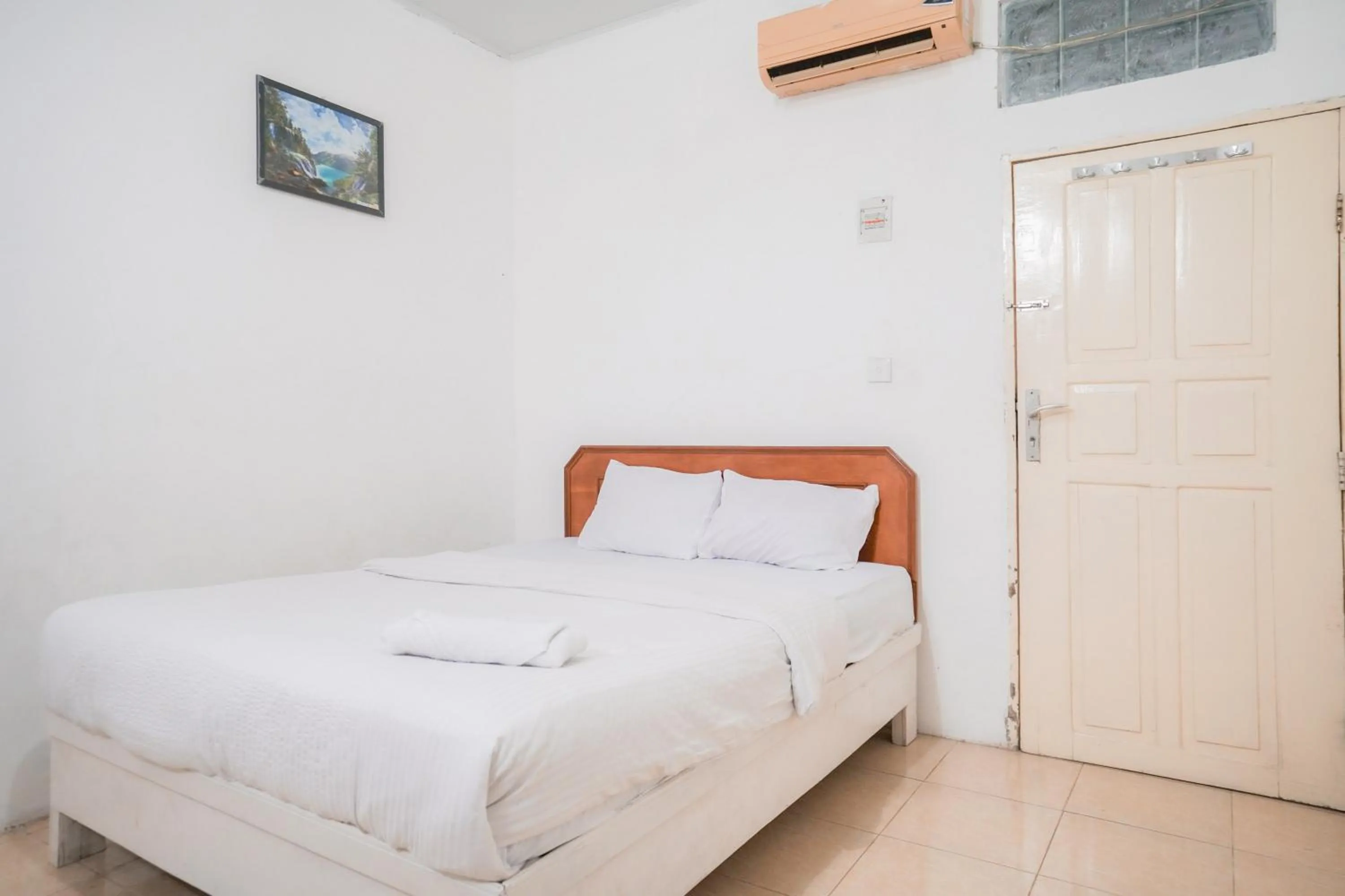 Bedroom, Bed in Urbanview Hotel Mine Residence Syariah