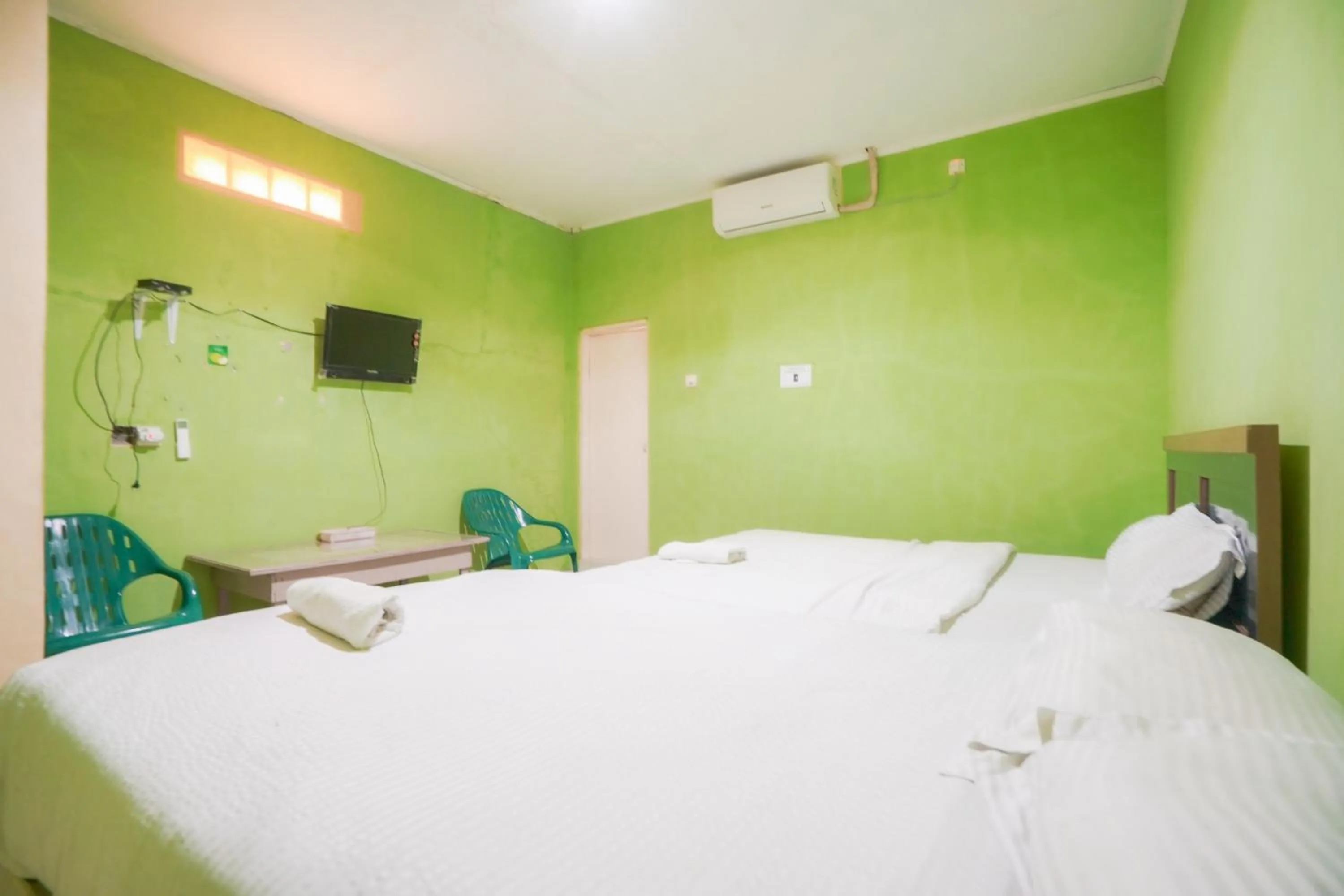 Bedroom, Bed in Urbanview Hotel Mine Residence Syariah
