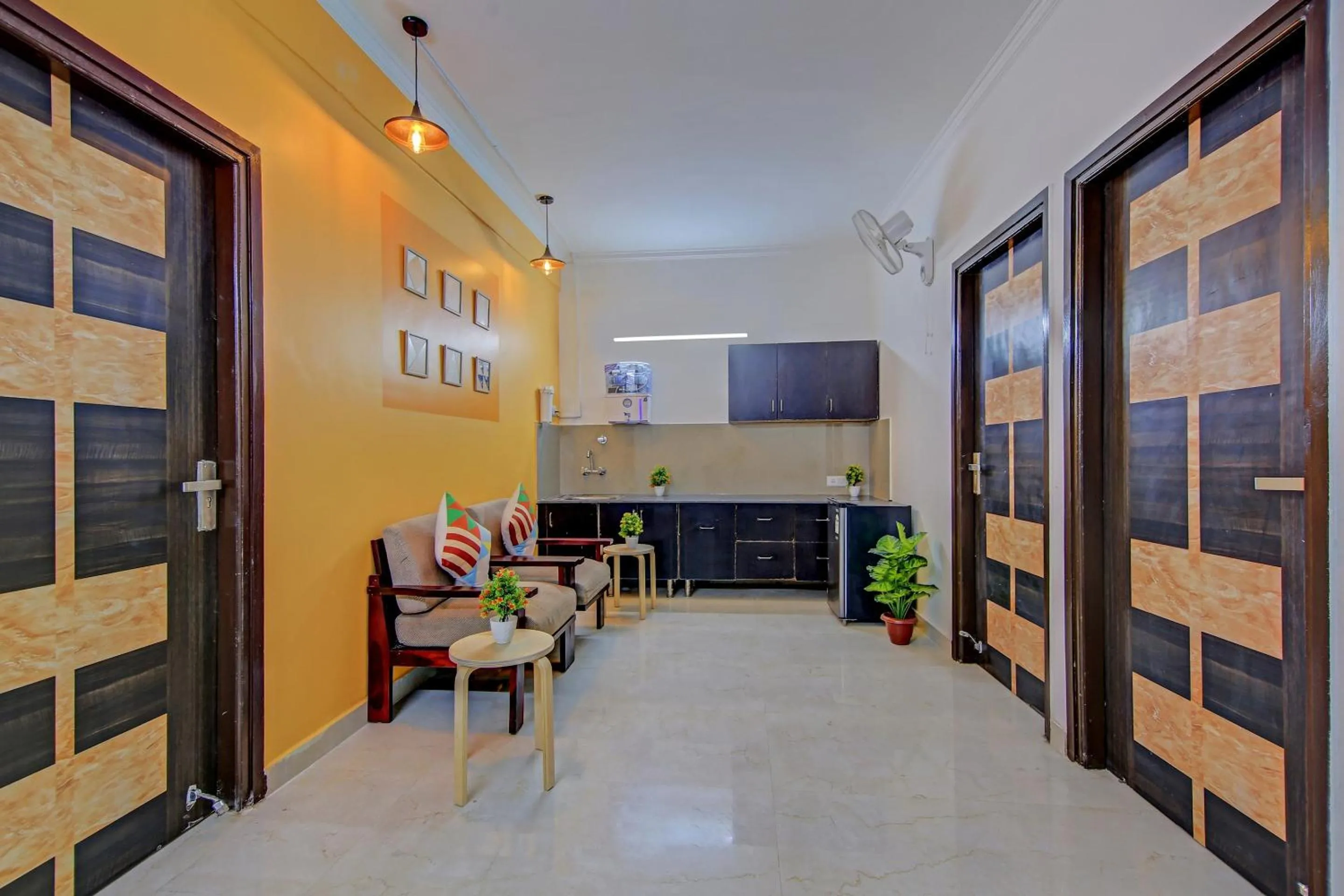 Super OYO Townhouse Saket Residency 1 Delhi