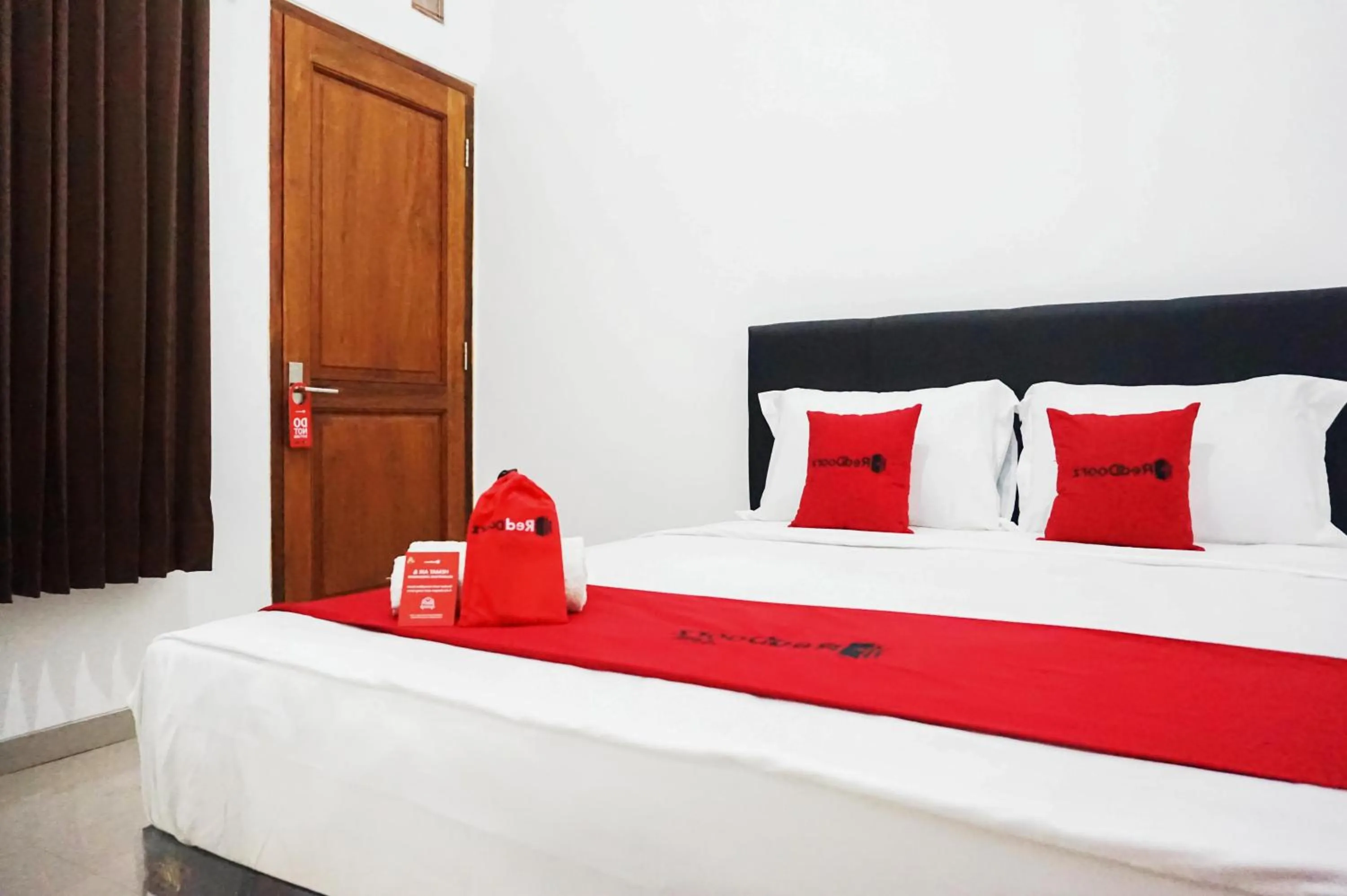 Bed in RedDoorz @ Jalan Danau Limboto
