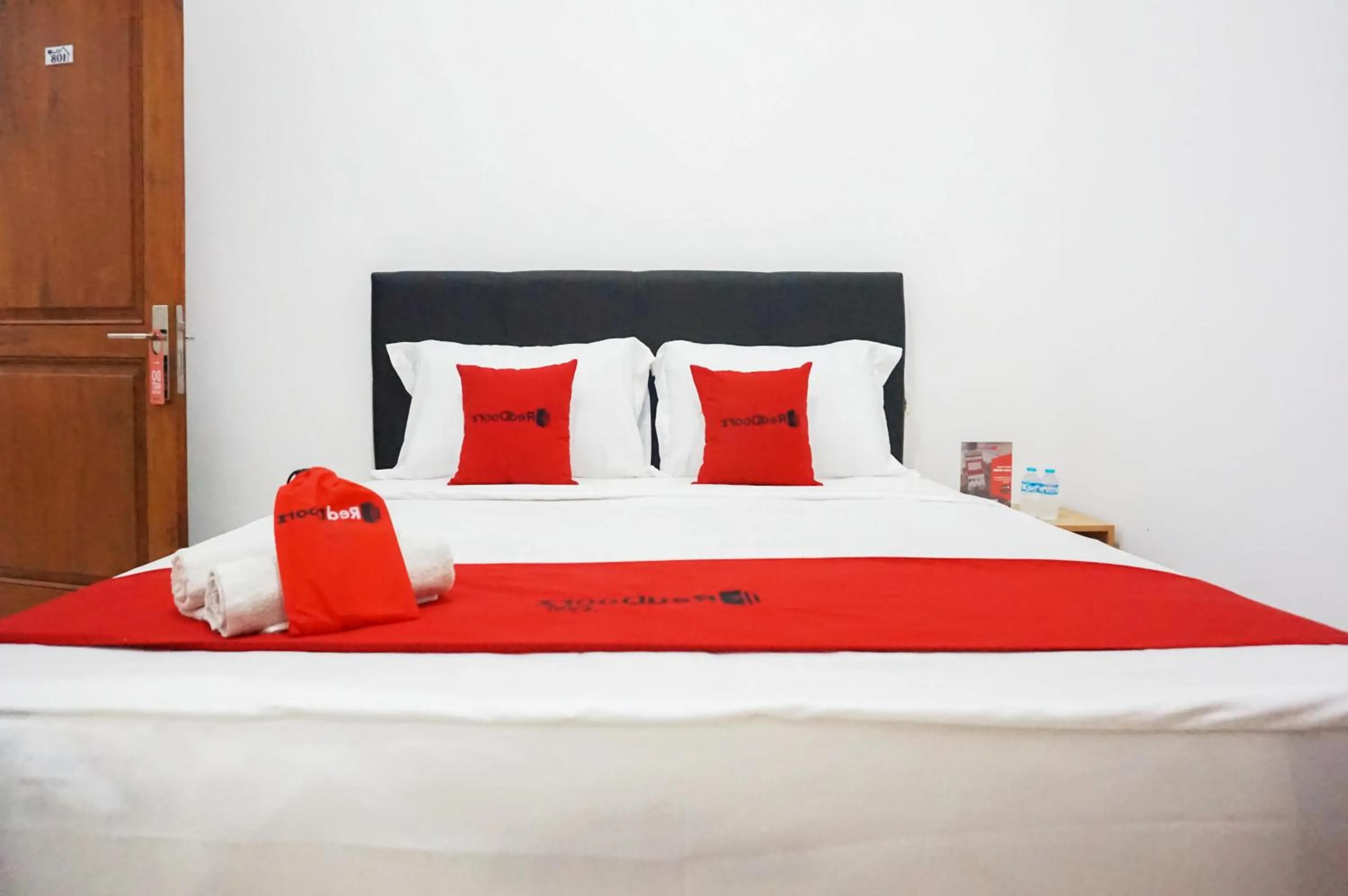 Bed in RedDoorz @ Jalan Danau Limboto
