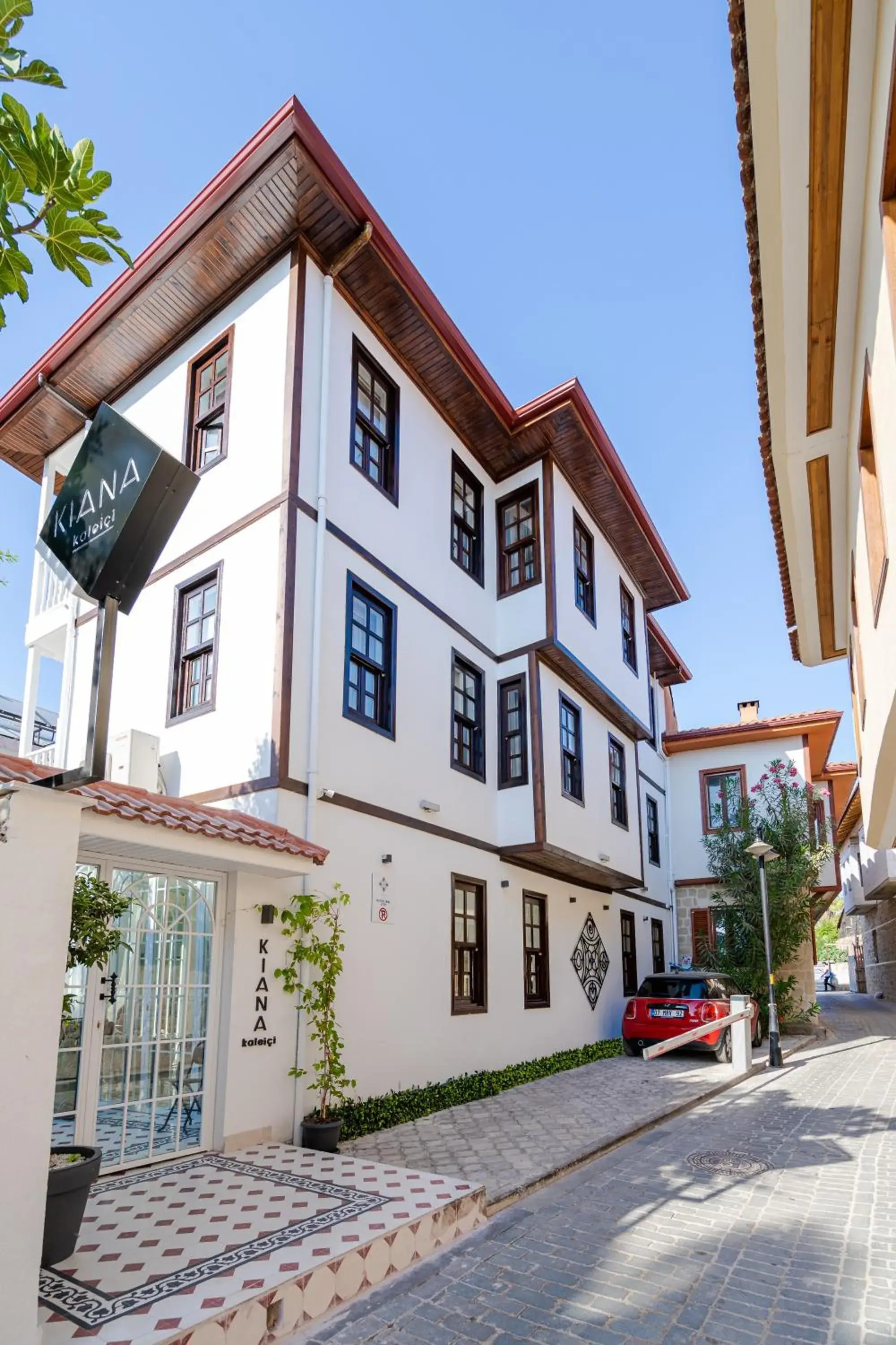 Property building in KIANA KALEİÇİ Property building in KIANA KALEİÇİ