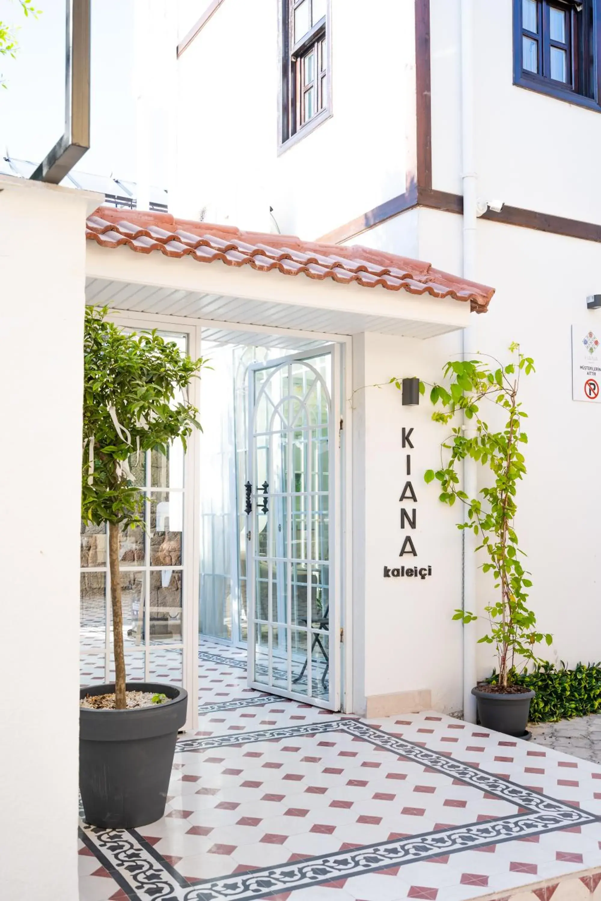 Facade/entrance in KIANA KALEİÇİ Facade/entrance in KIANA KALEİÇİ