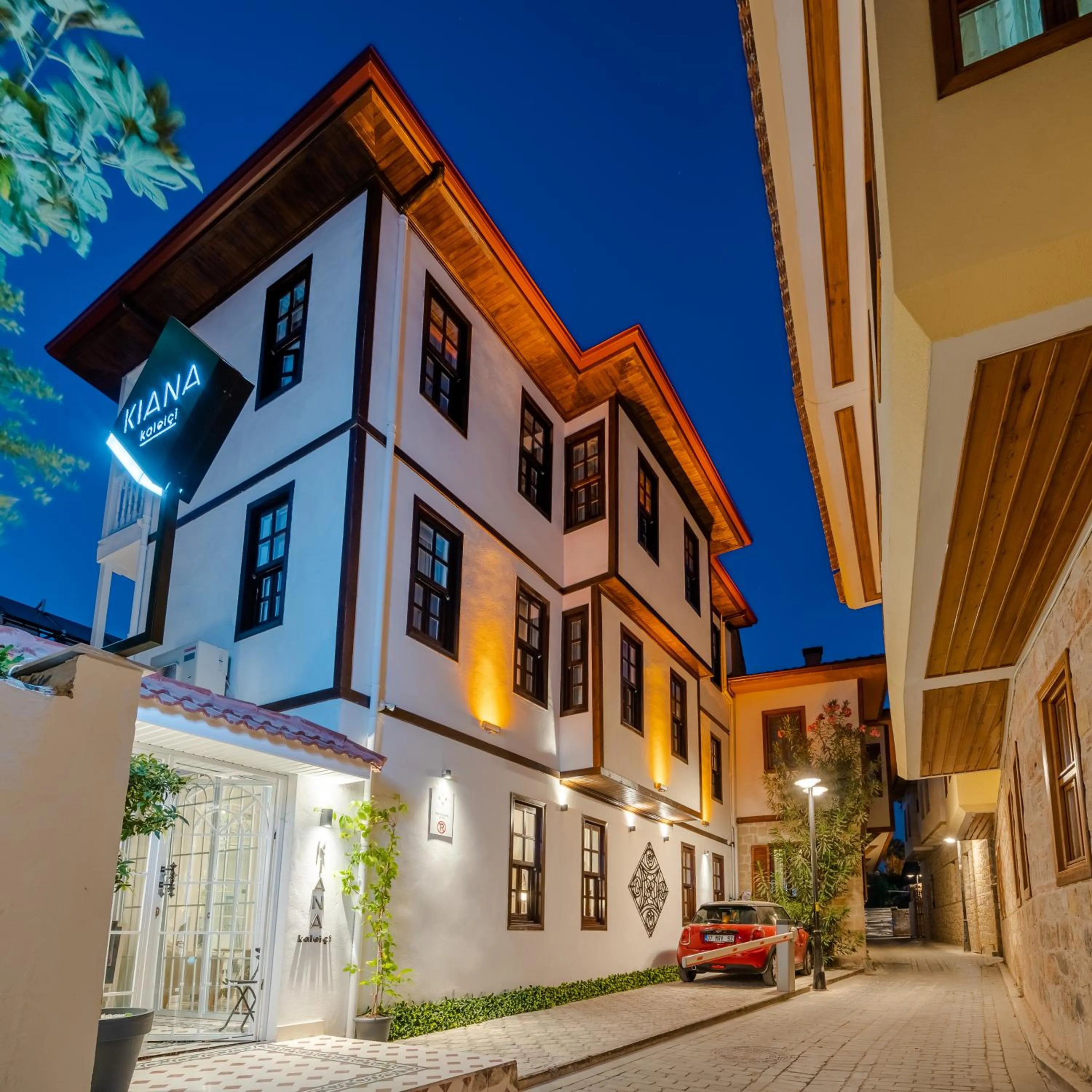 Property building in KIANA KALEİÇİ