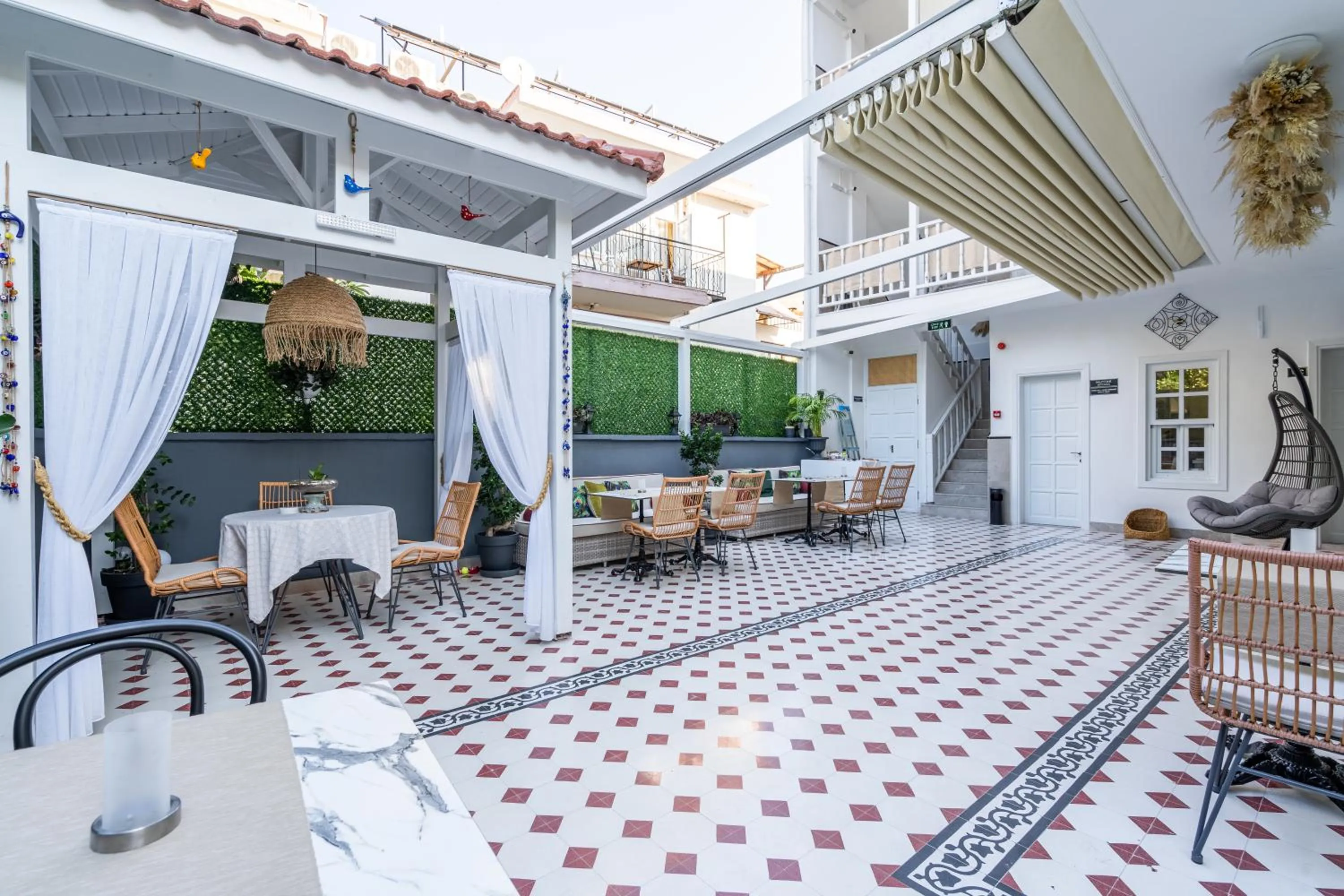 Restaurant/places to eat in KIANA KALEİÇİ