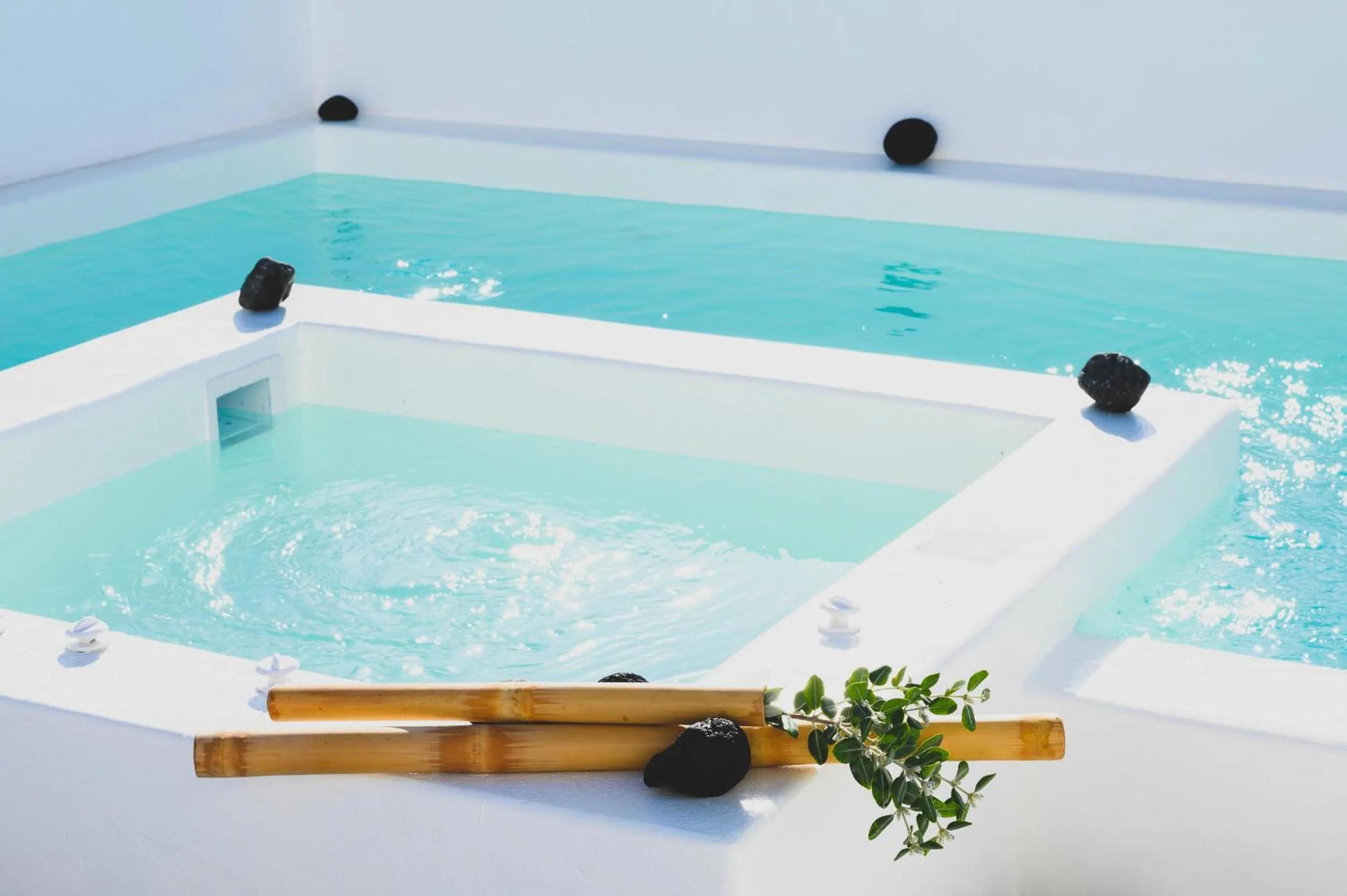 Hot Tub in Santolia Art Suites