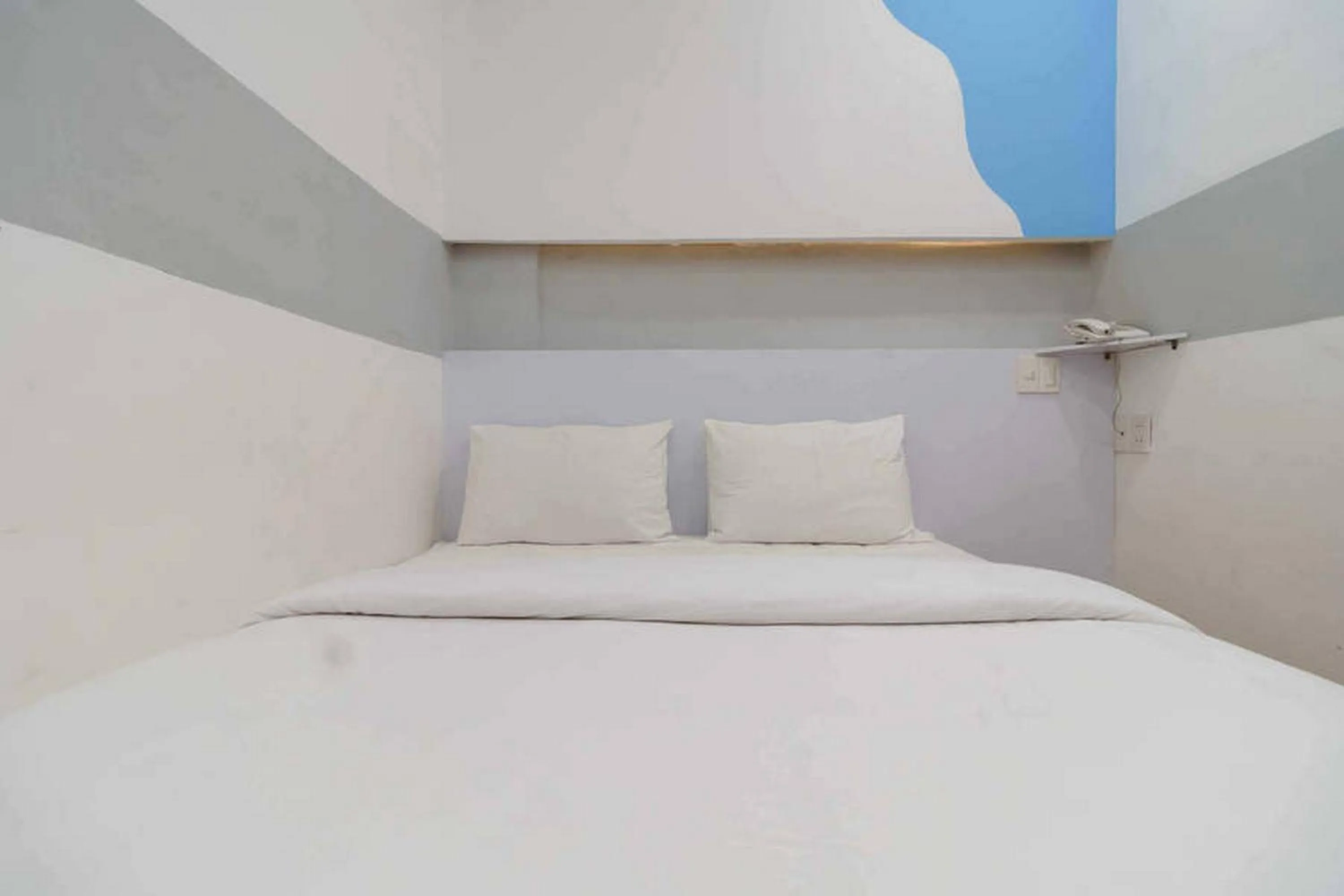 Bed in RedDoorz at Jotel Guest House Medan