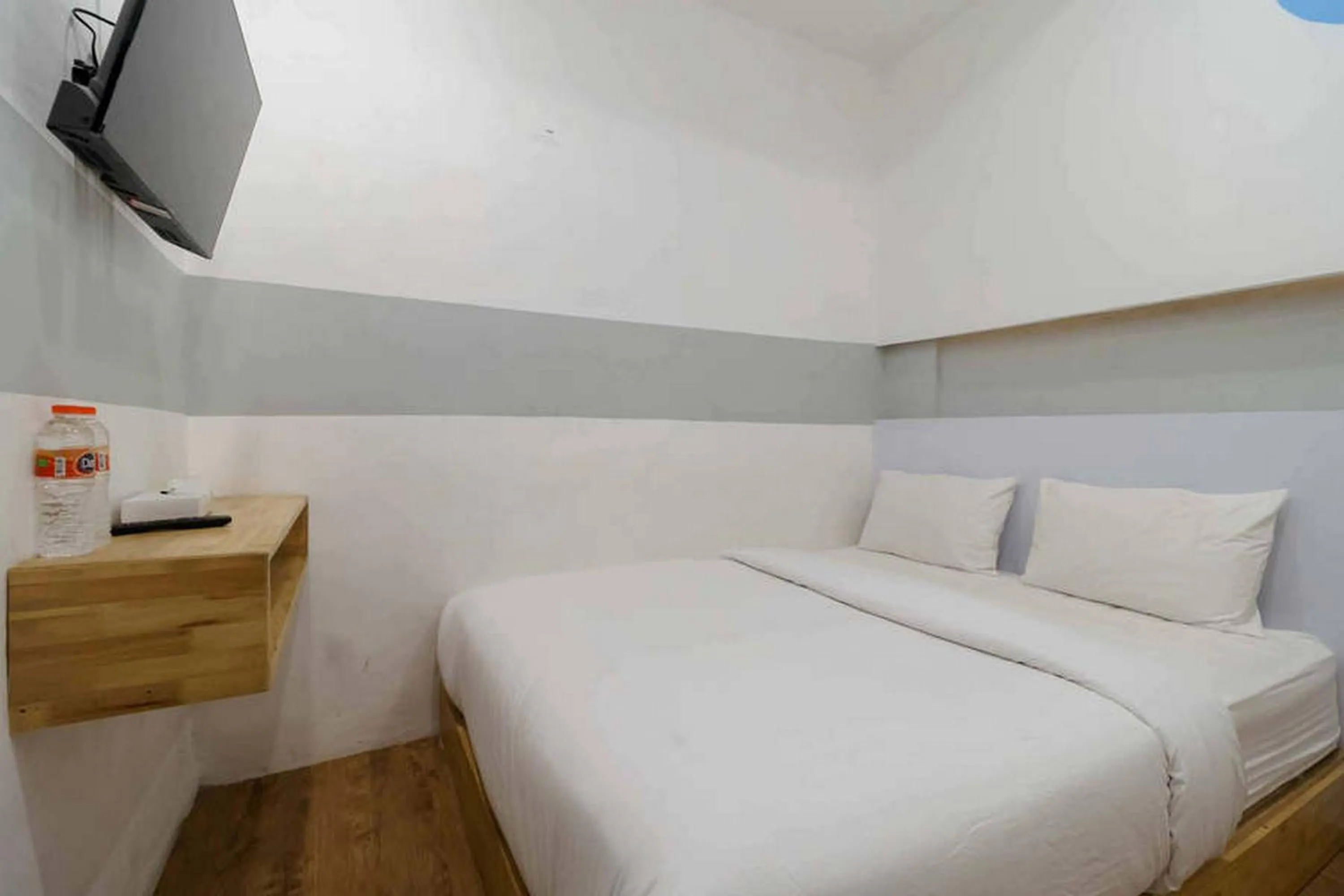 Bed in RedDoorz at Jotel Guest House Medan