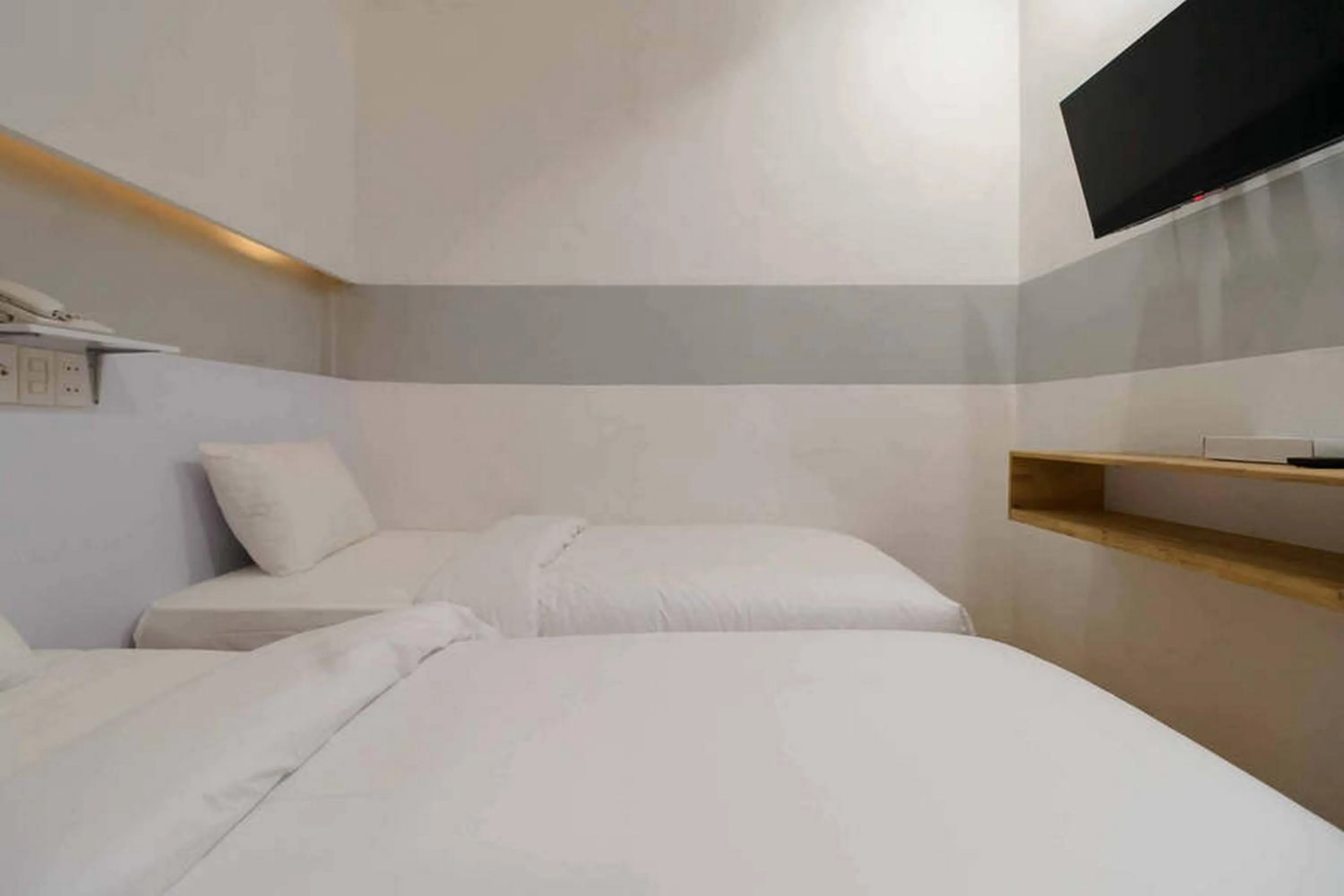 Bed in RedDoorz at Jotel Guest House Medan