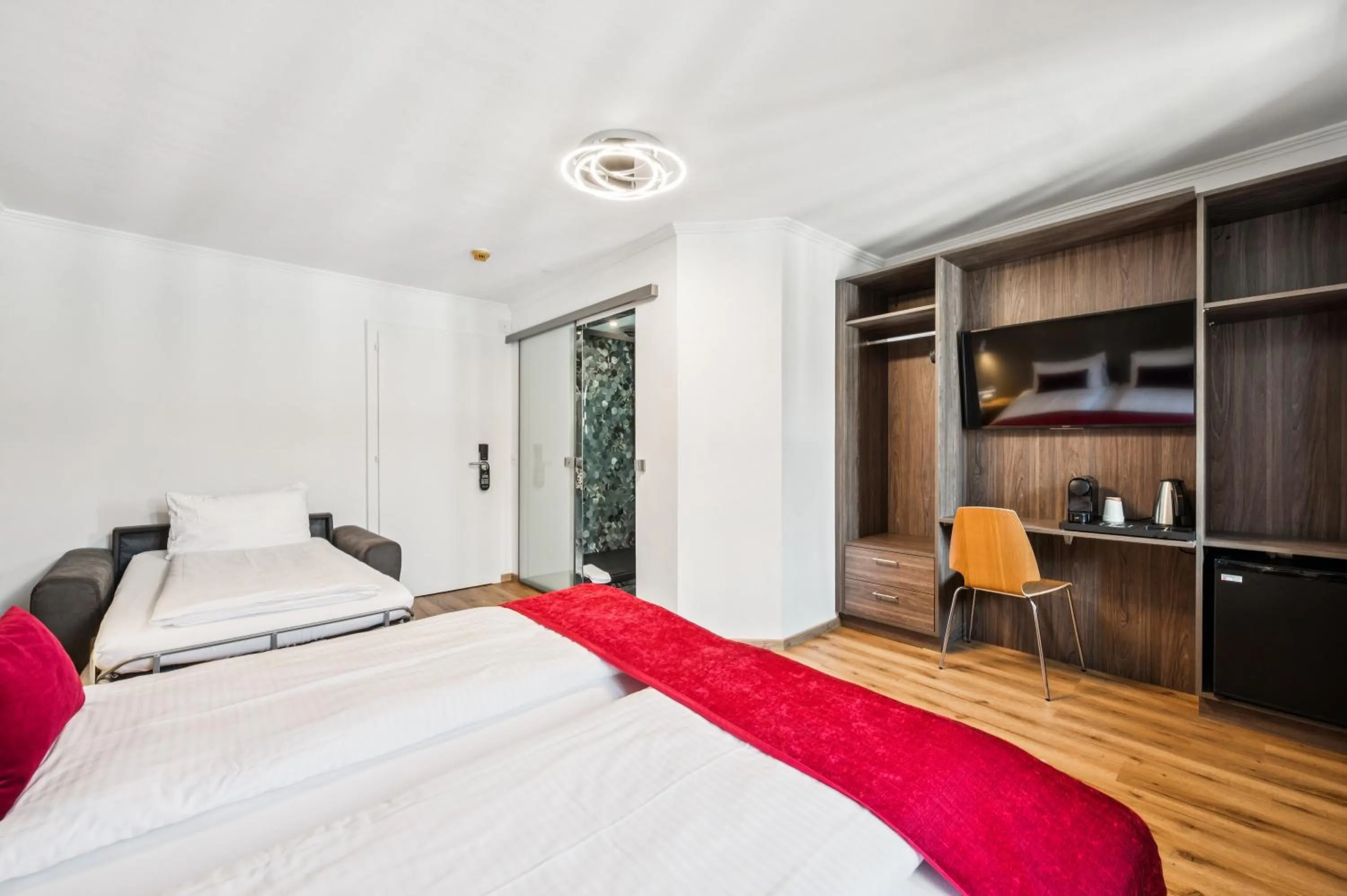 Photo of the whole room, Bed in Hotel Sonne Interlaken-Matten