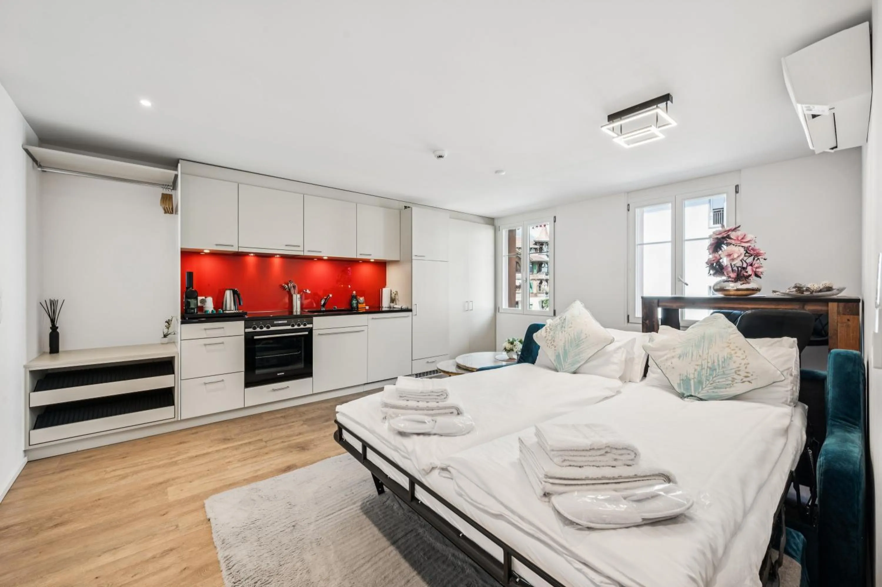 Living room, Bed in Hotel Sonne Interlaken-Matten