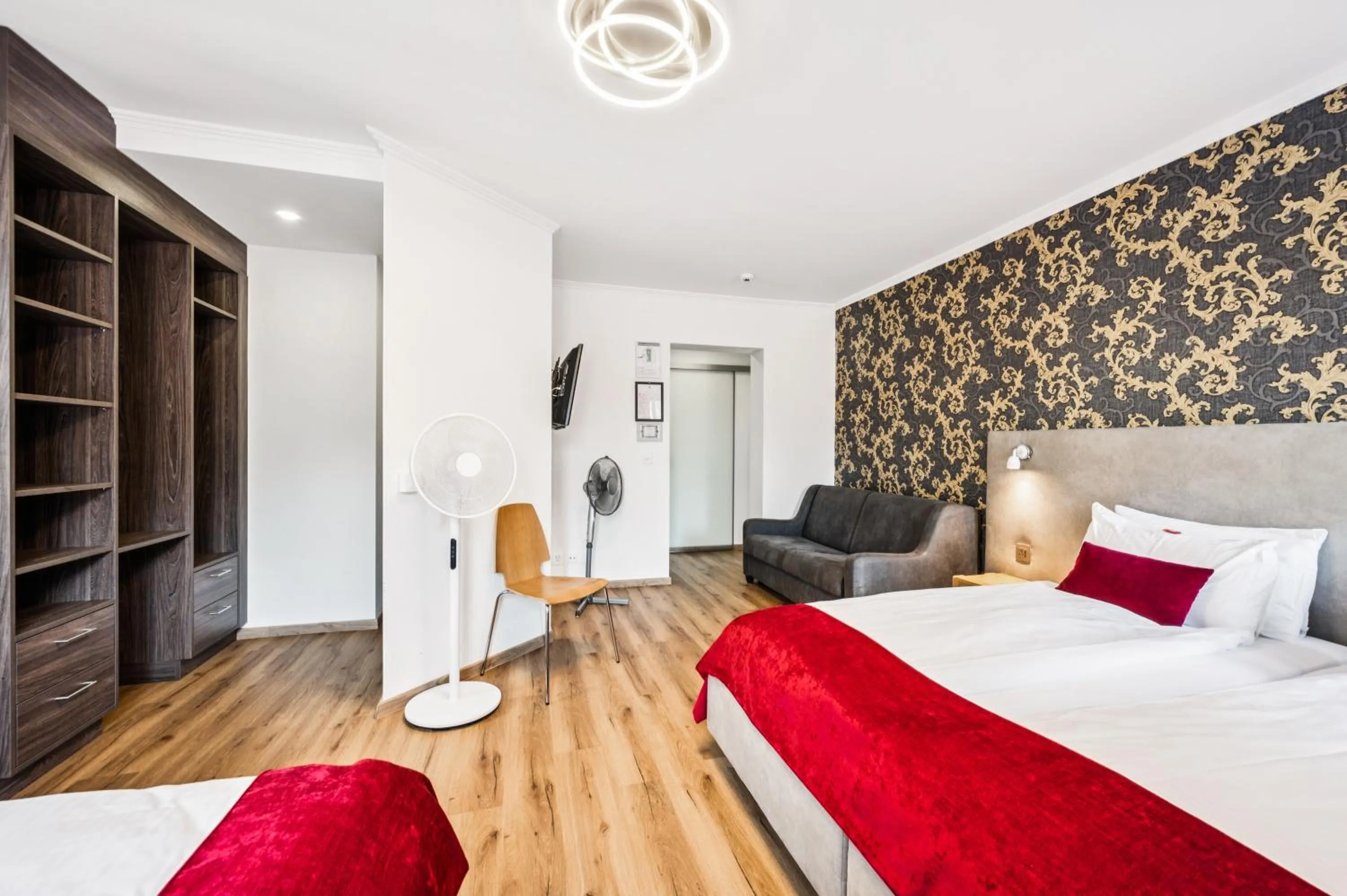 Bedroom, Bed in Hotel Sonne Interlaken-Matten