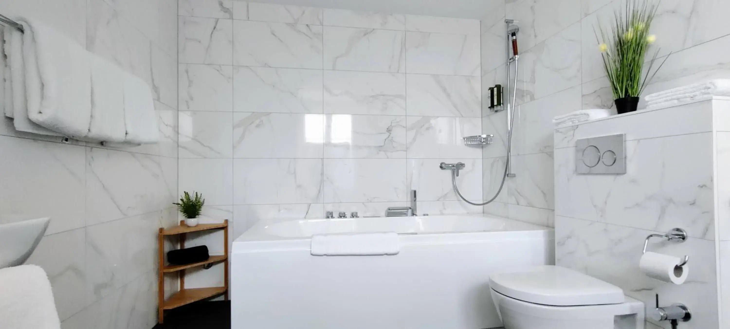 Shower, Bathroom in Hotel Sonne Interlaken-Matten