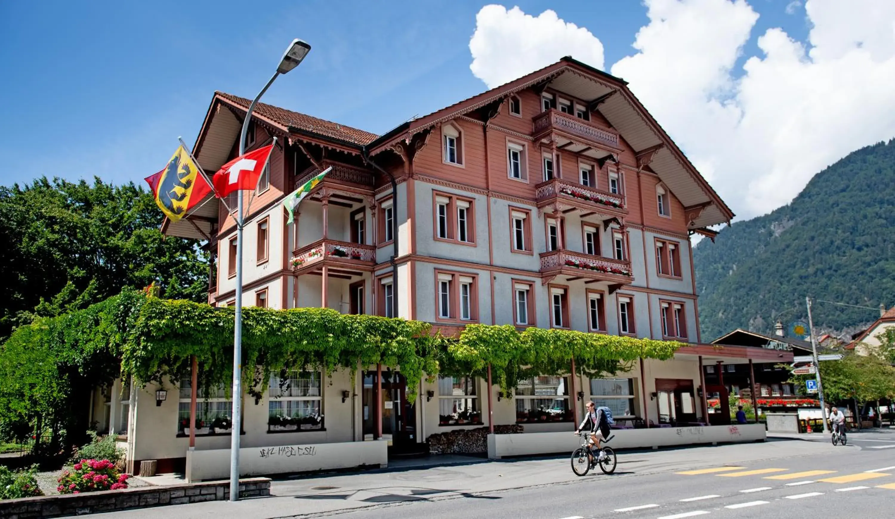 Facade/entrance, Property Building in Hotel Sonne Interlaken-Matten