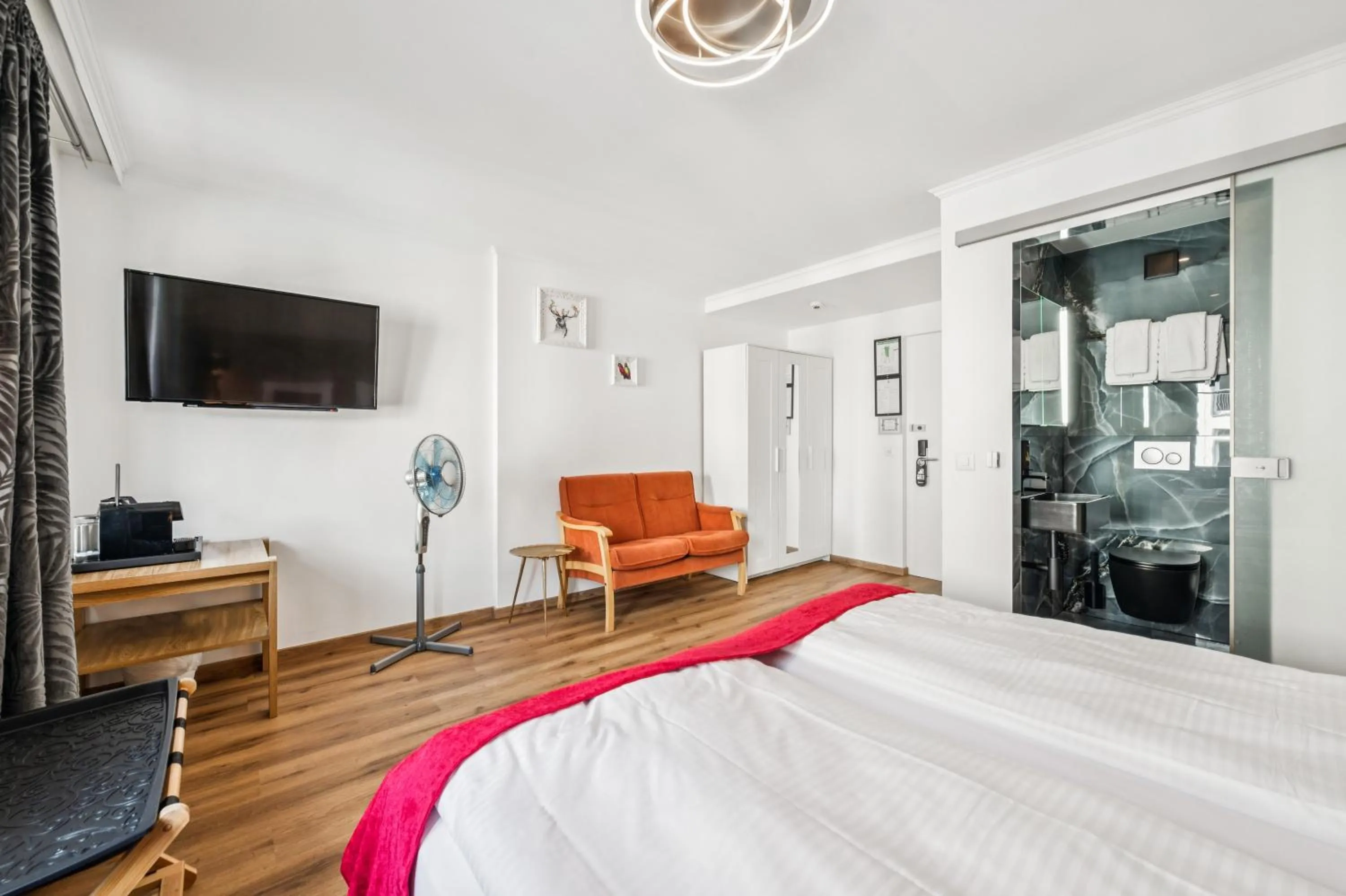 Bedroom, Bed in Hotel Sonne Interlaken-Matten