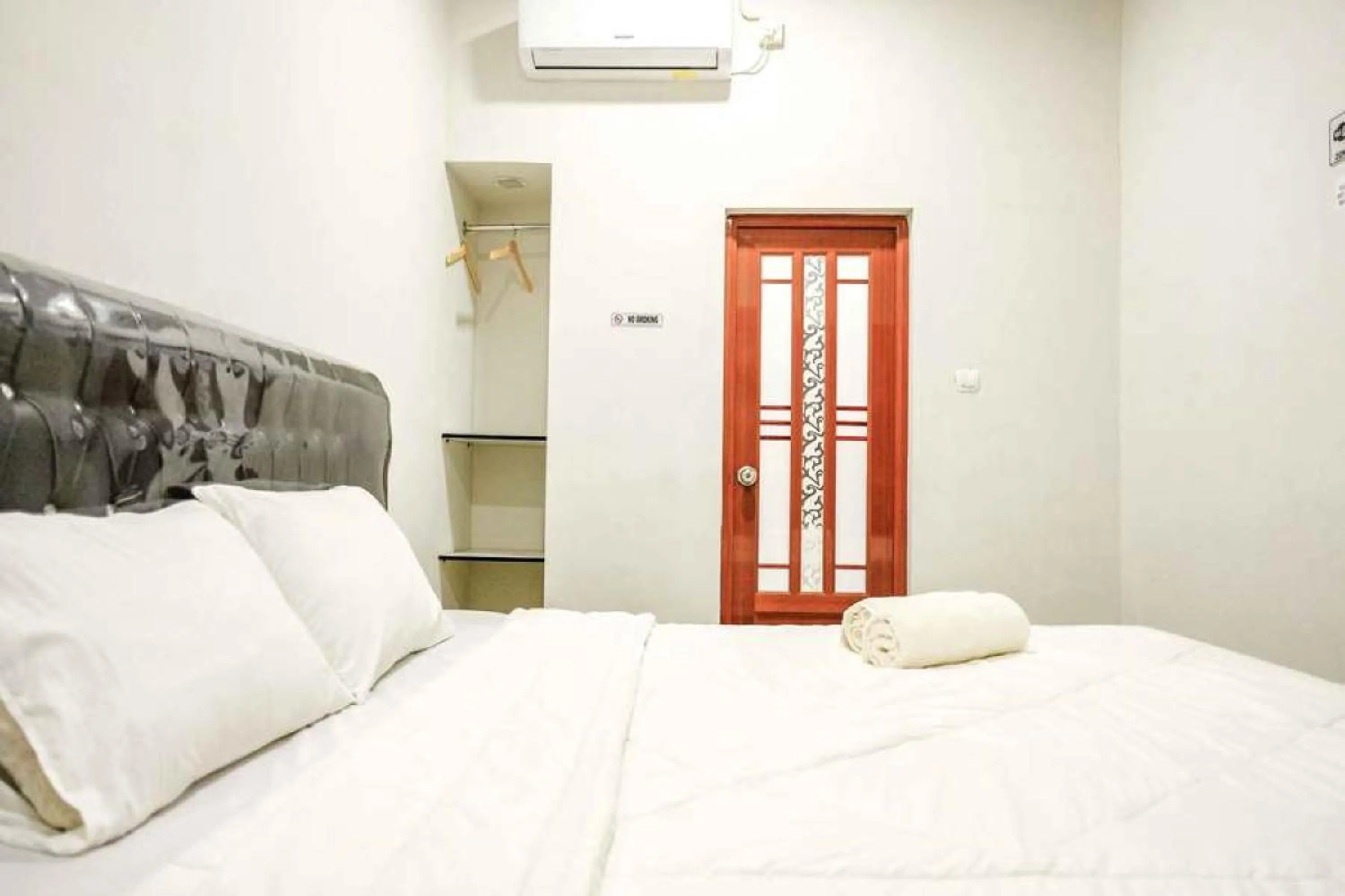 Bed in Rudi Rooms near Stasiun Cikarang Mitra RedDoorz