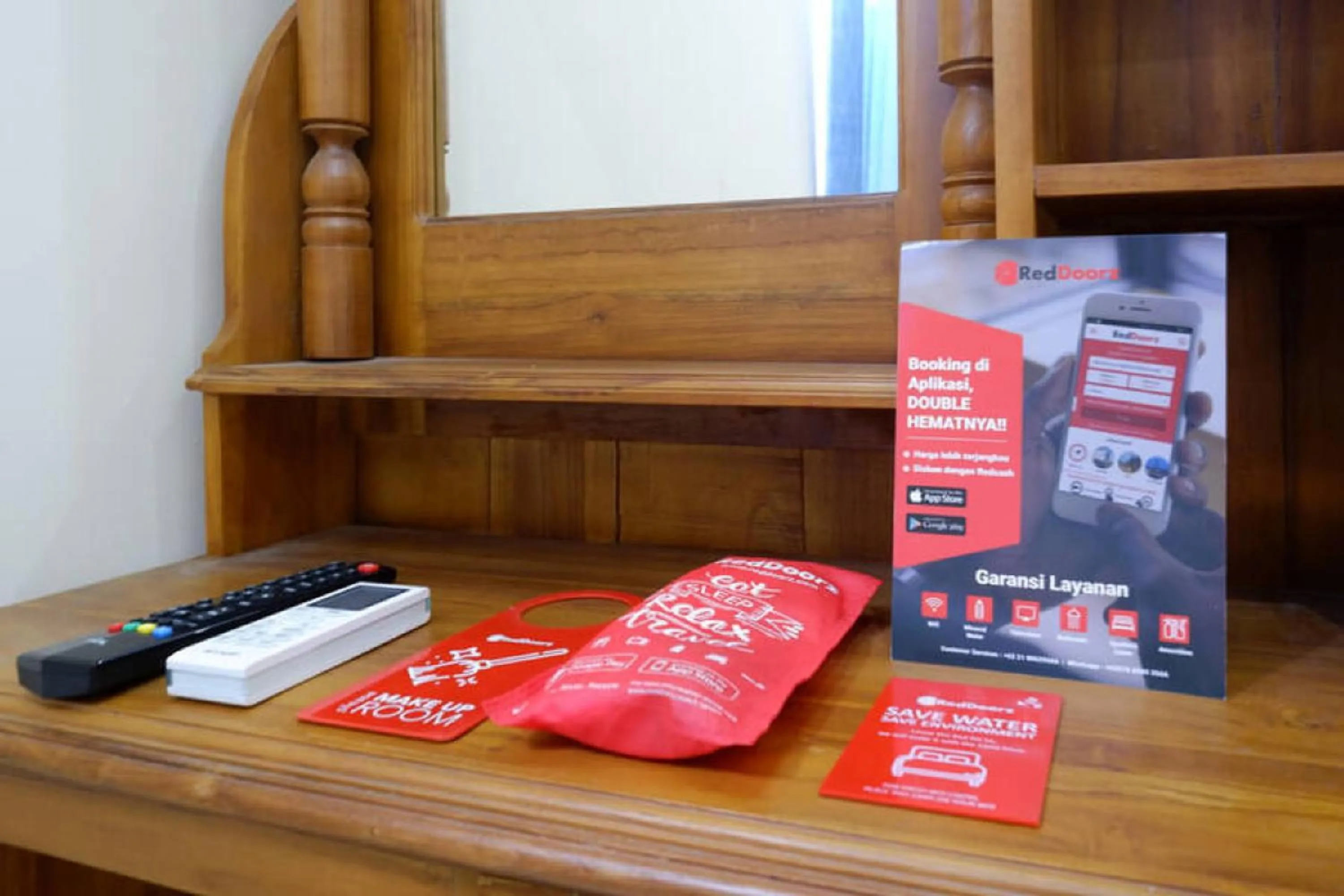 Property logo or sign in RedDoorz @ Jalan Raya Kaliwungu Selatan Kendal