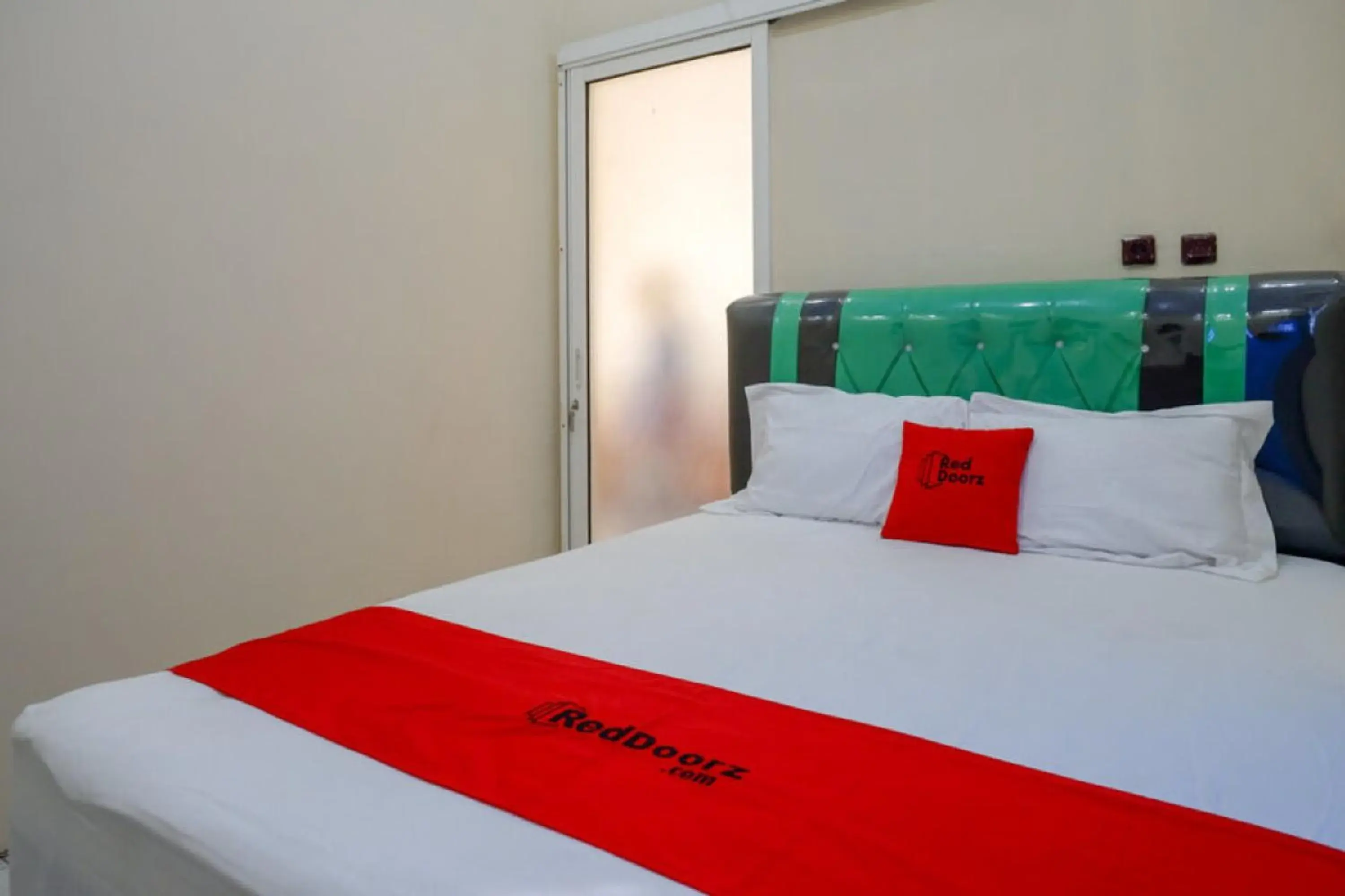 Double Room in RedDoorz @ Jalan Raya Kaliwungu Selatan Kendal Double Room in RedDoorz @ Jalan Raya Kaliwungu Selatan Kendal