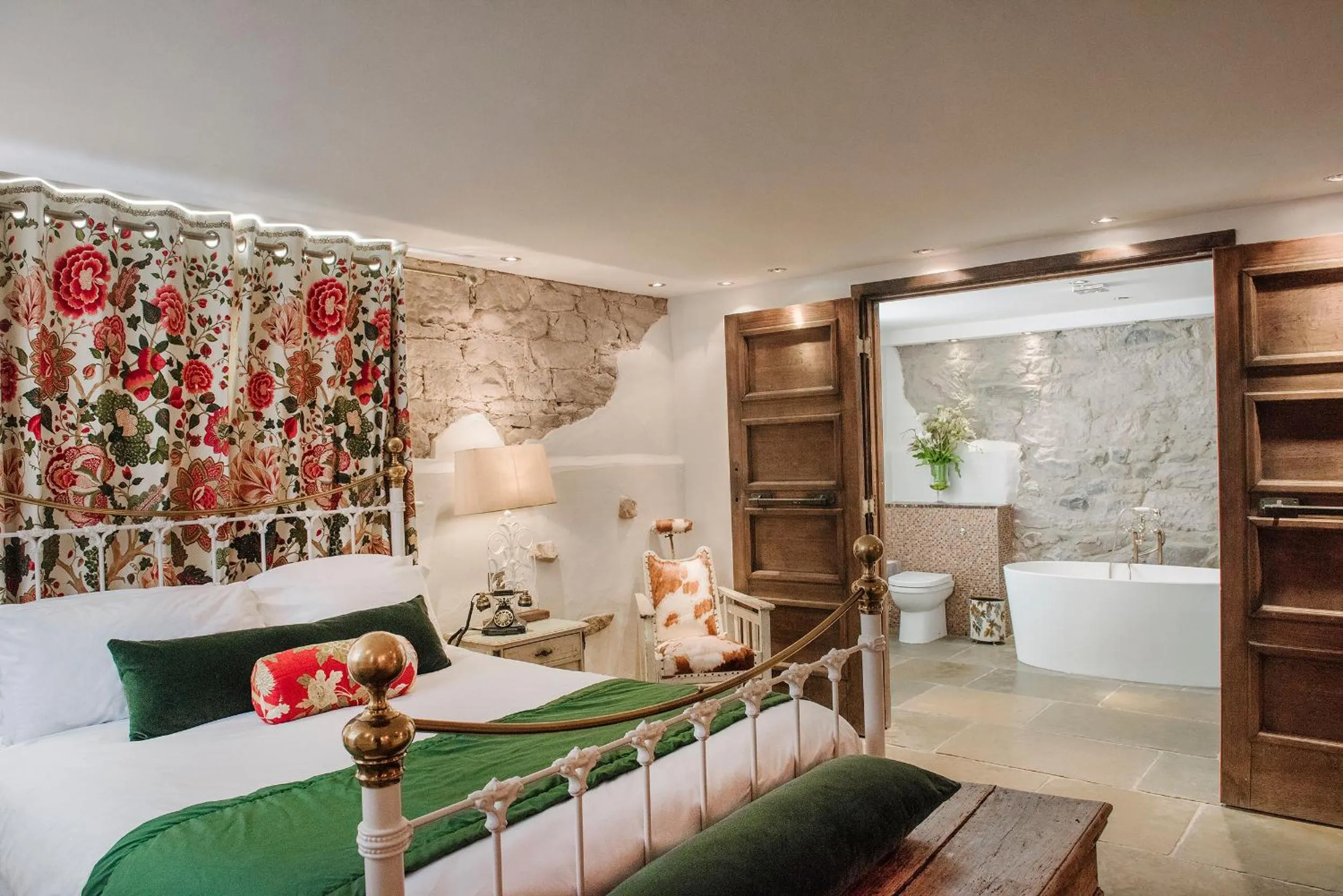 Bathroom, Bed in Newton Hall