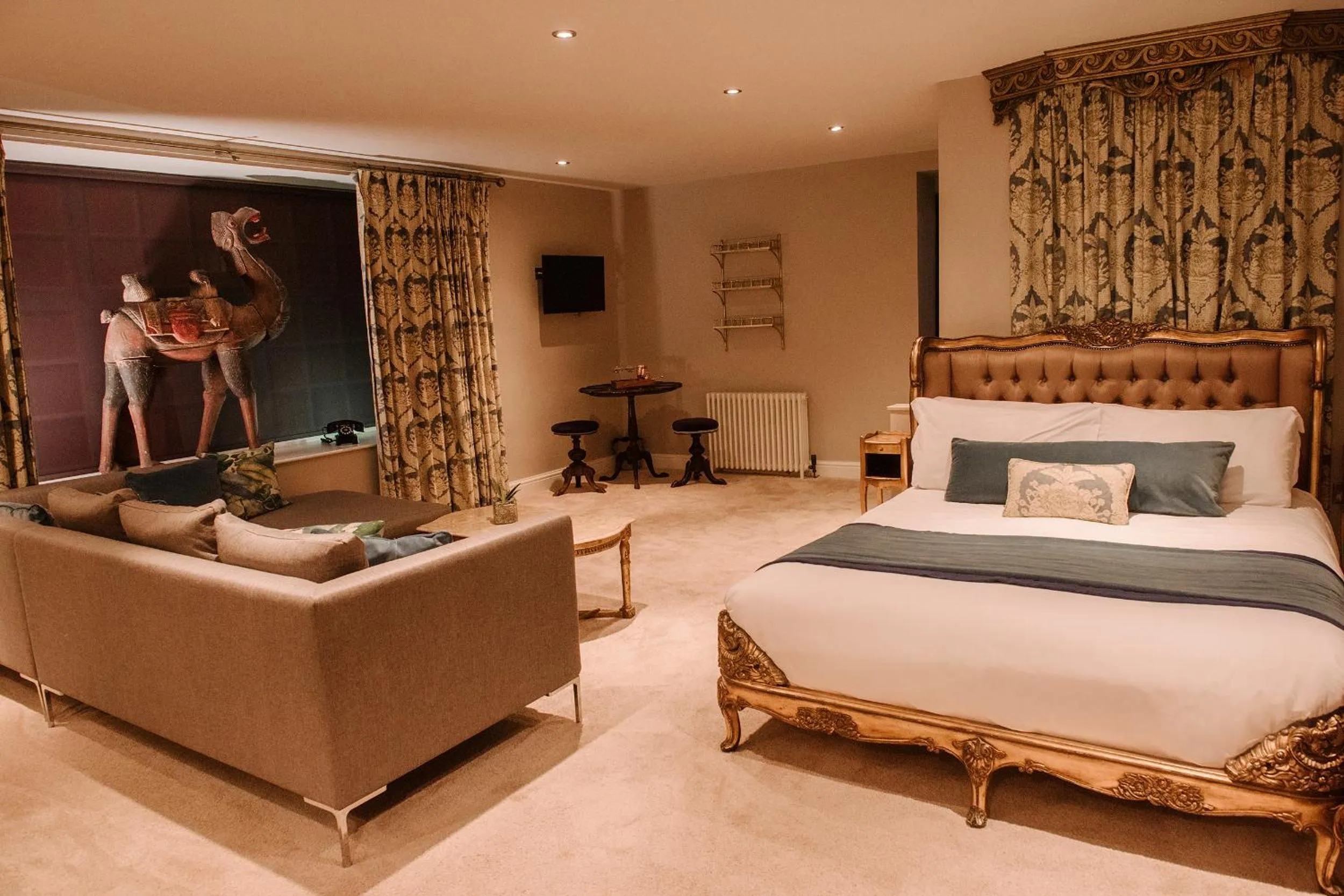 Photo of the whole room, Bed in Newton Hall